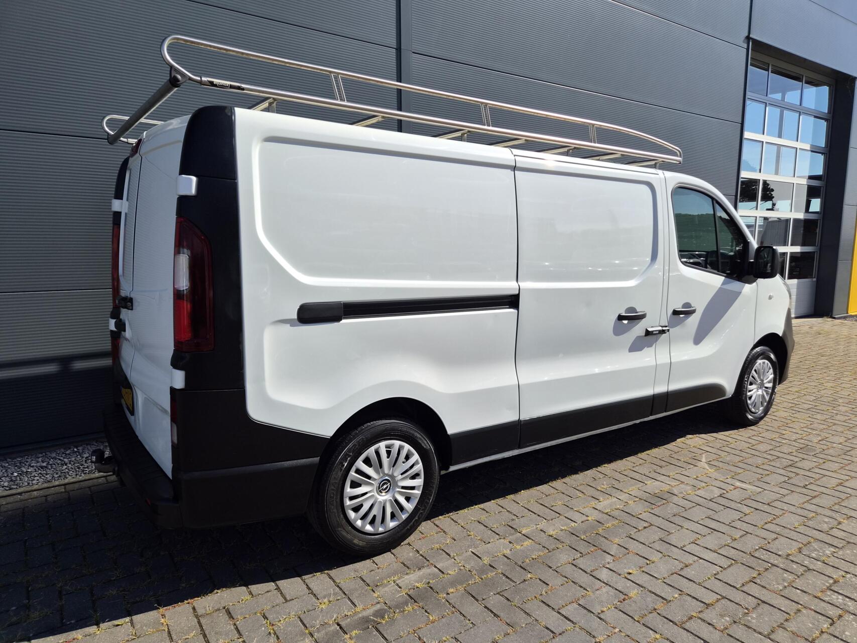 Foto van Opel Vivaro-b