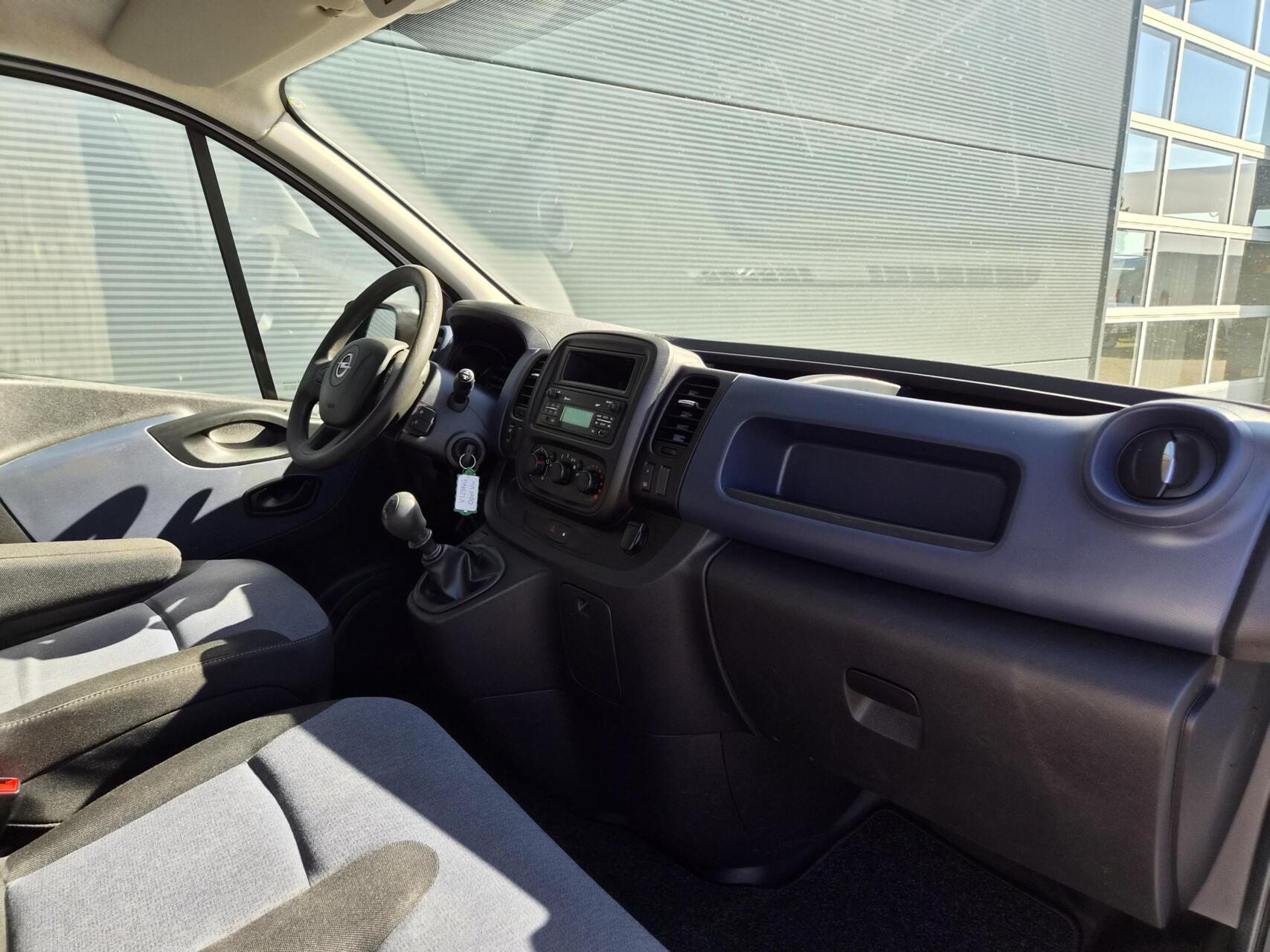 Foto van Opel Vivaro-b