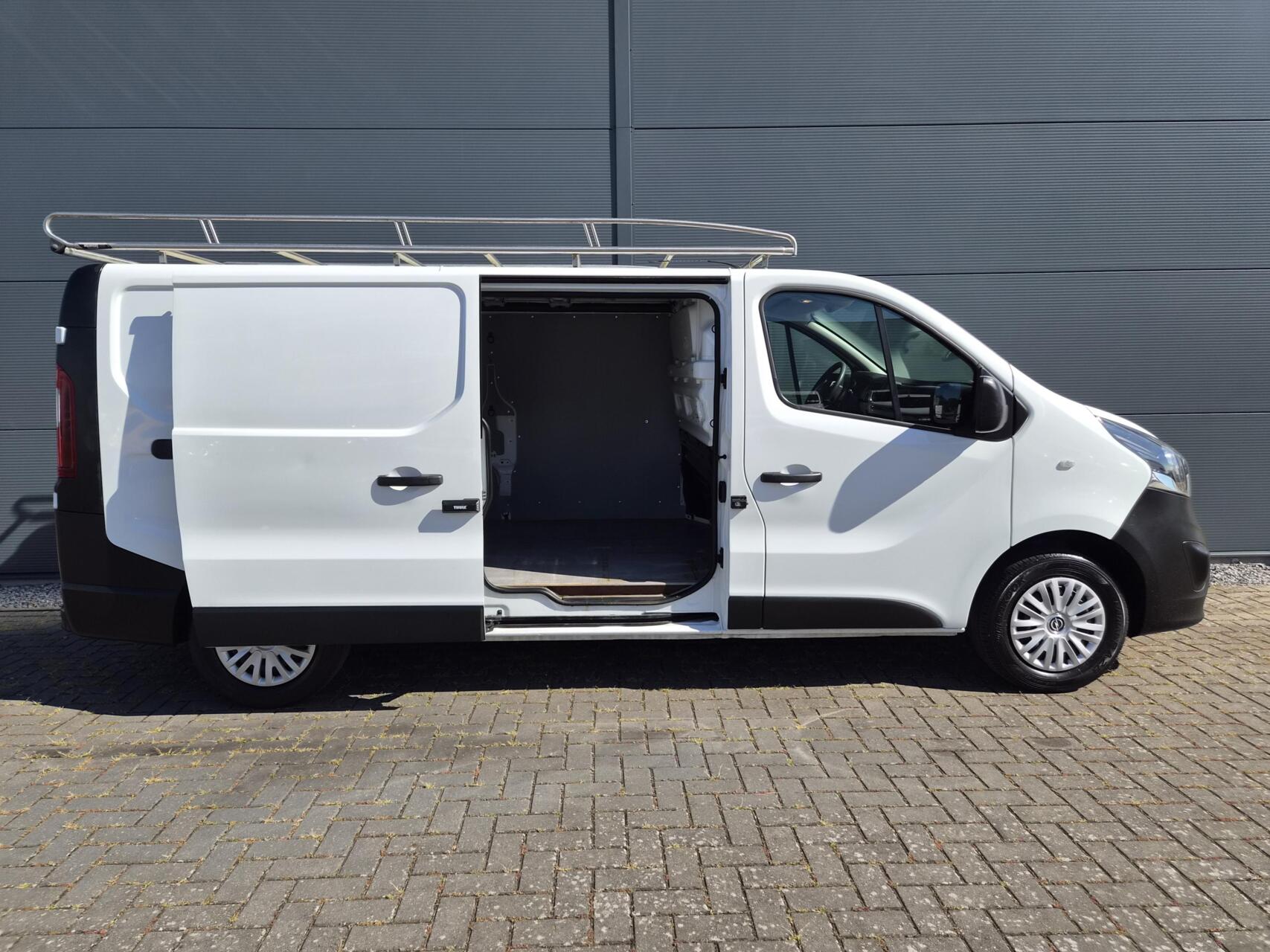 Foto van Opel Vivaro-b