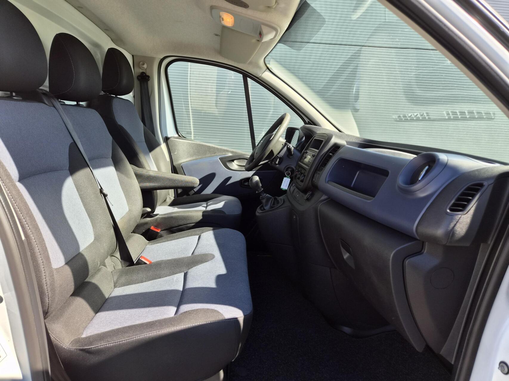 Foto van Opel Vivaro-b