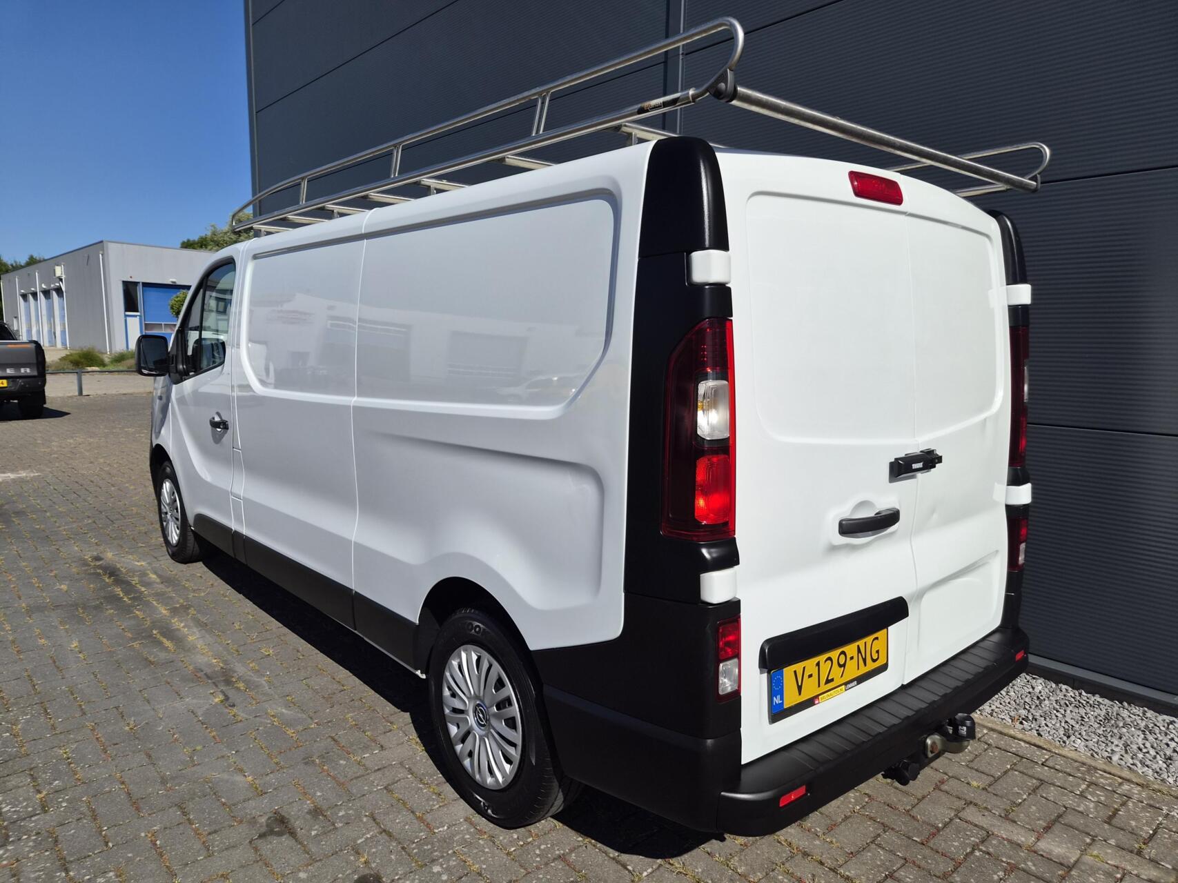 Foto van Opel Vivaro-b