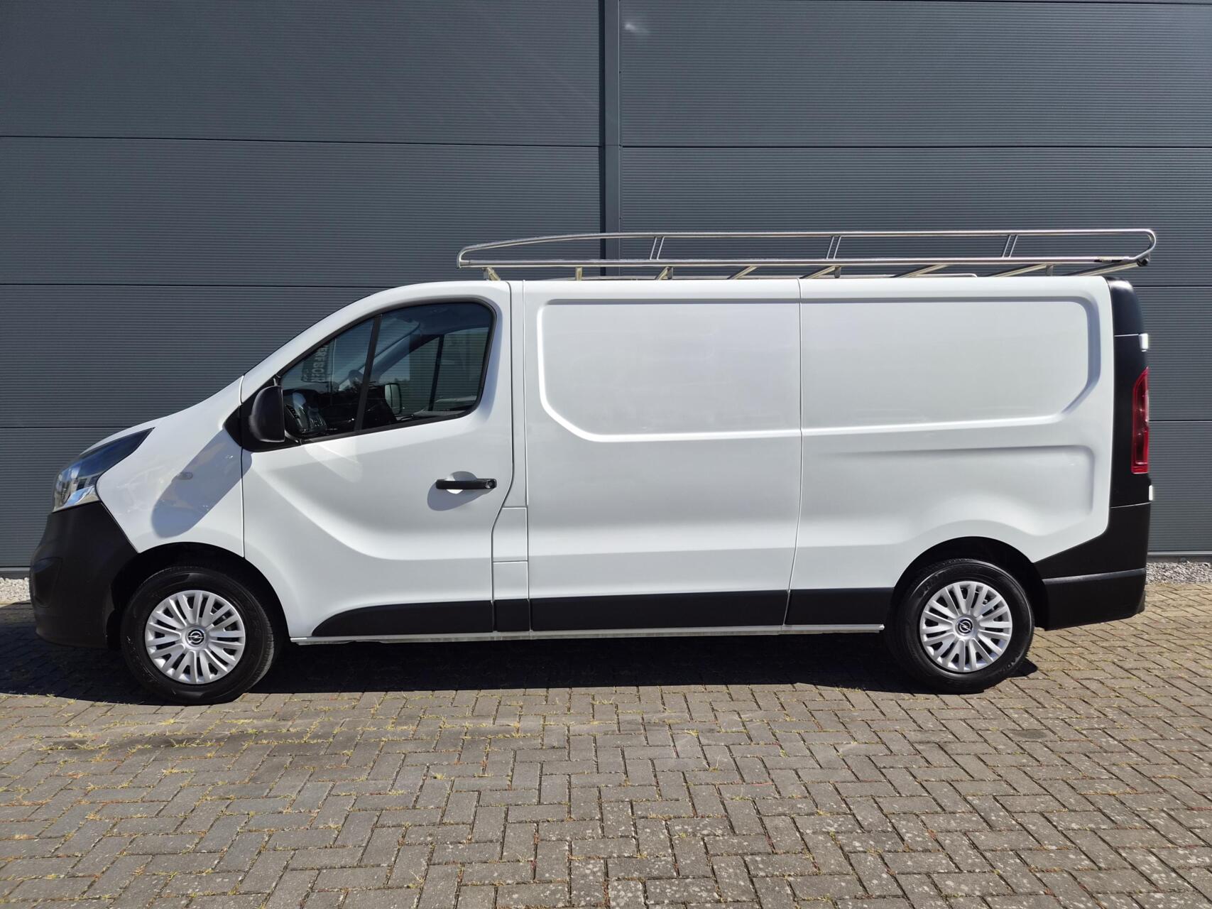 Foto van Opel Vivaro-b