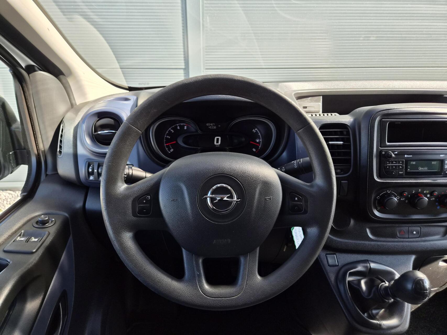 Foto van Opel Vivaro-b