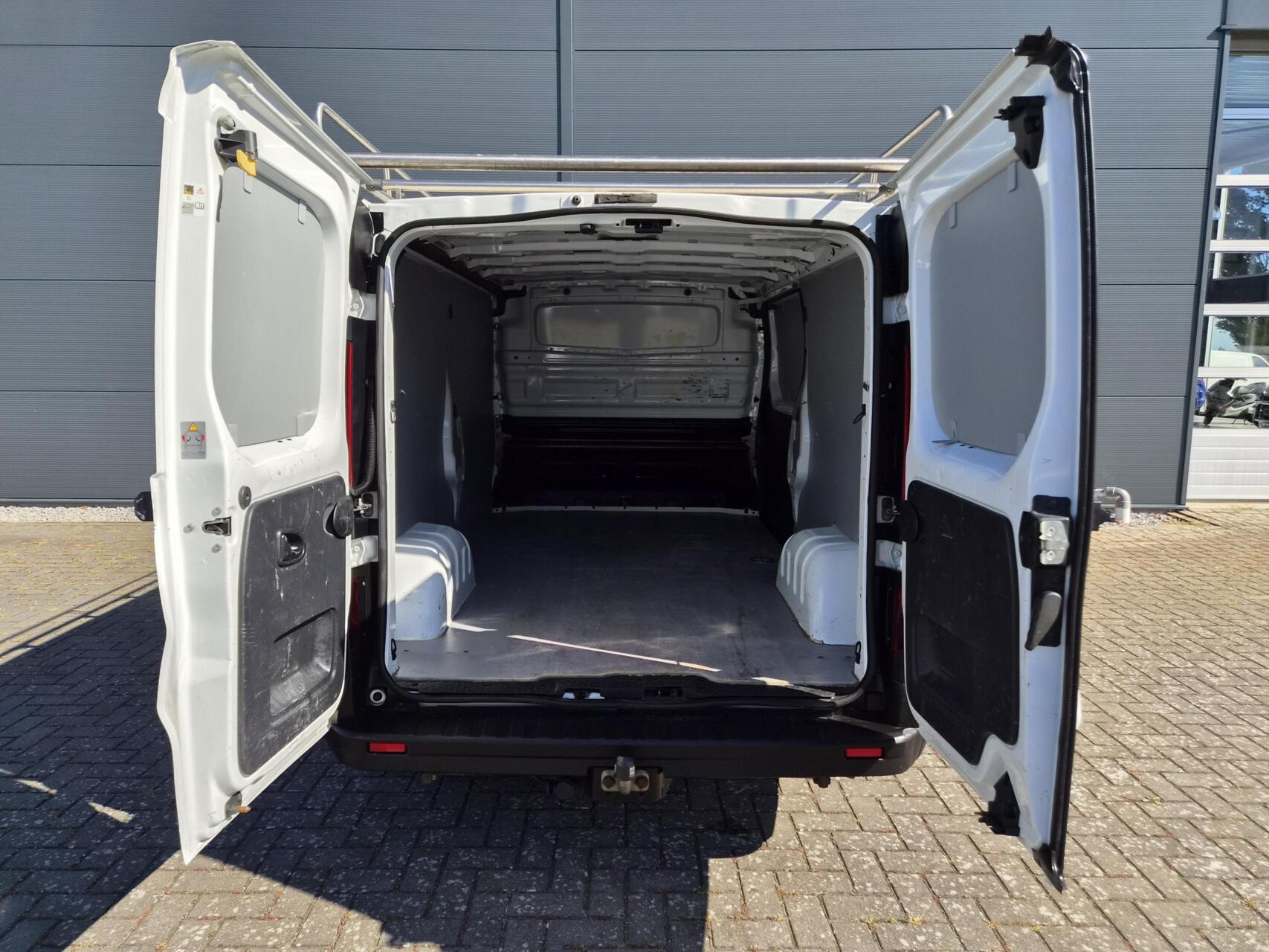 Foto van Opel Vivaro-b