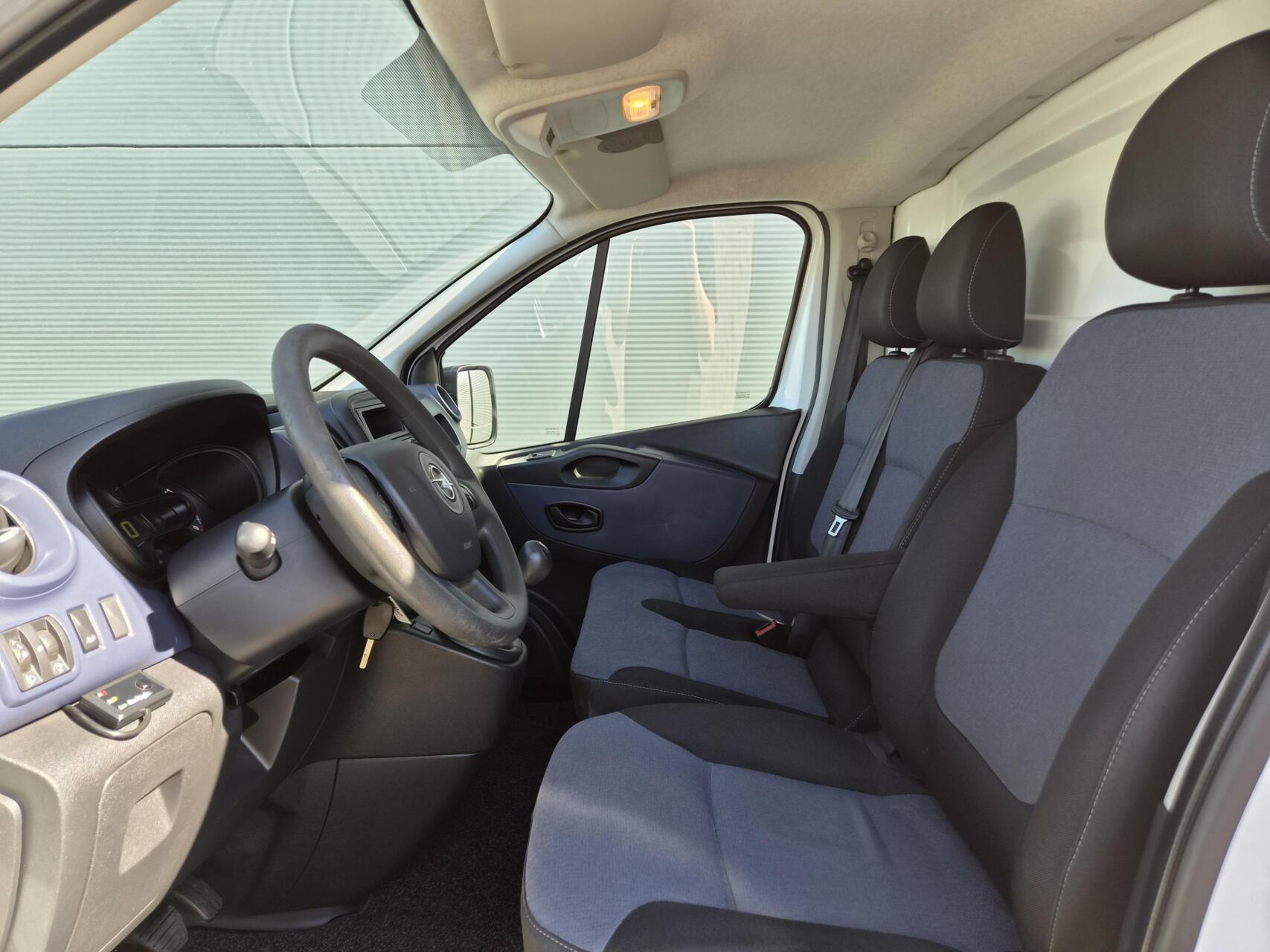 Foto van Opel Vivaro-b