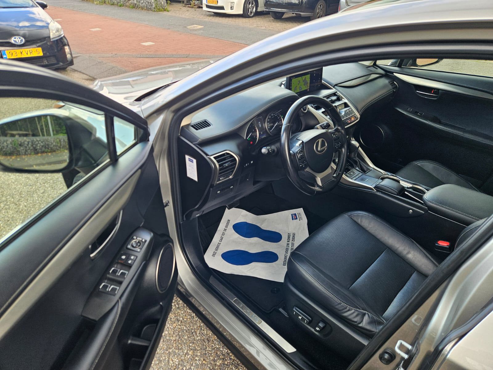 Foto van Lexus Lexus Nx300h