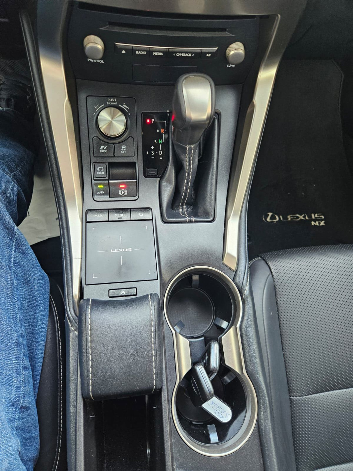 Foto van Lexus Lexus Nx300h