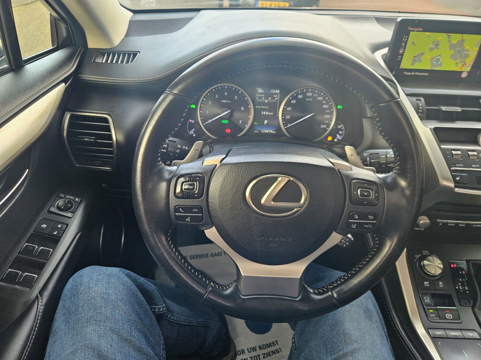 Foto van Lexus Lexus Nx300h