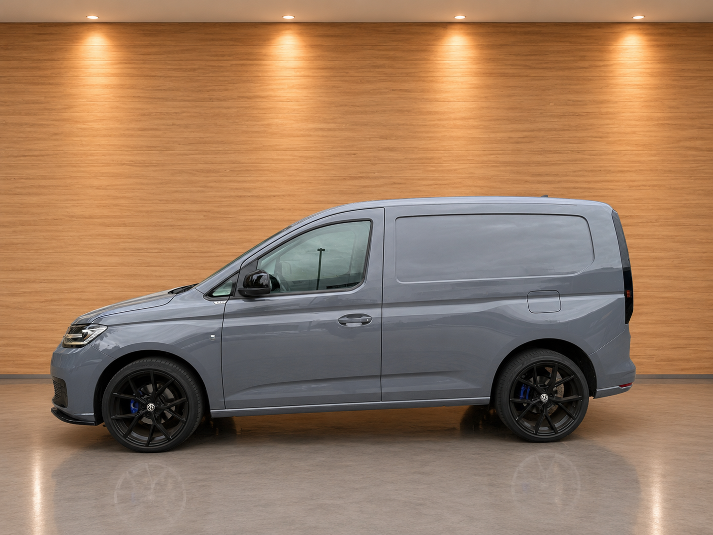 Foto van Volkswagen Caddy Modified Partition Wall