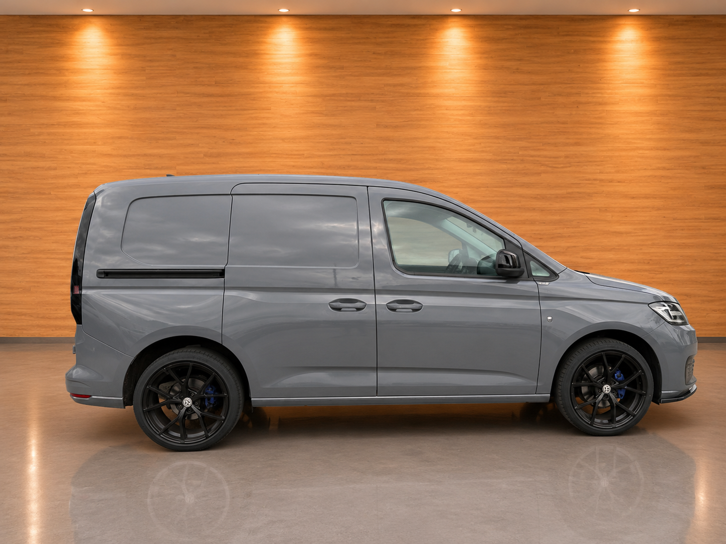 Foto van Volkswagen Caddy Modified Partition Wall