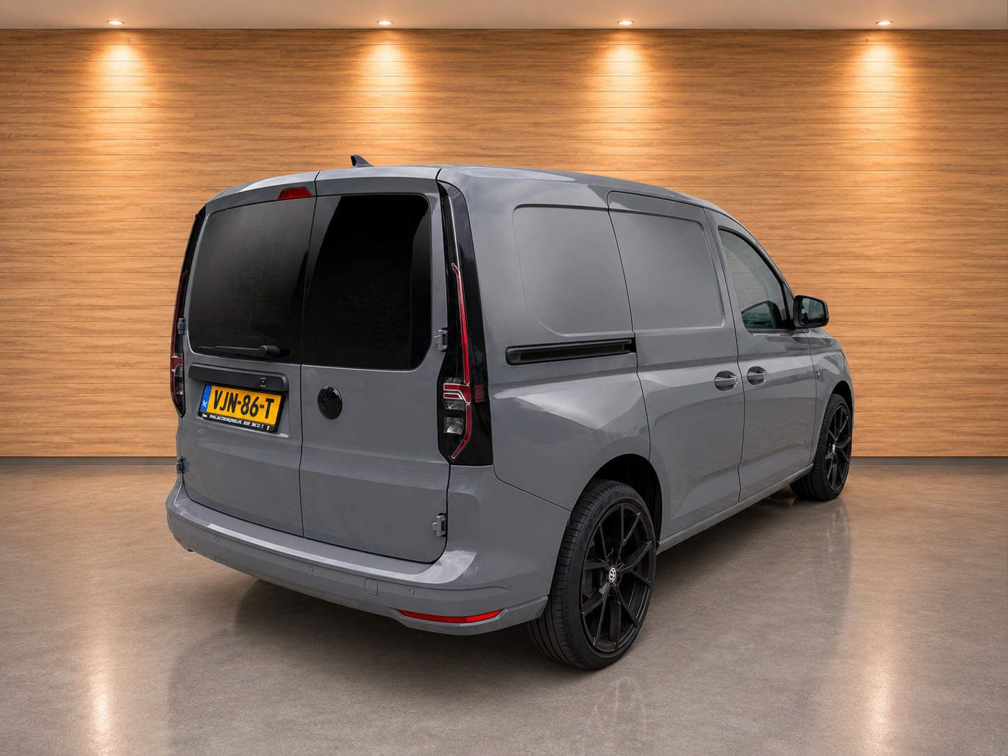 Foto van Volkswagen Caddy Modified Partition Wall