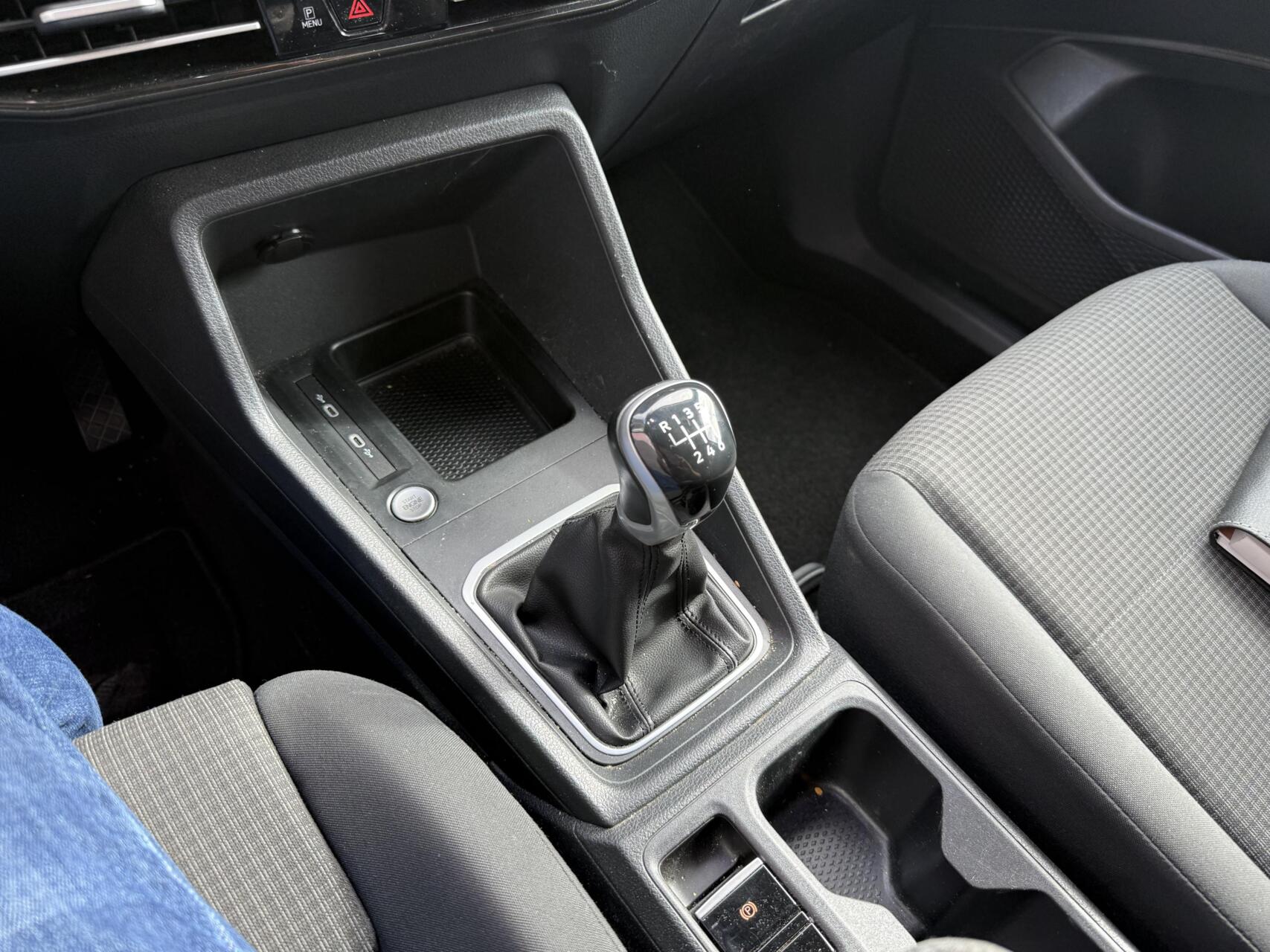 Foto van Volkswagen Caddy Modified Partition Wall