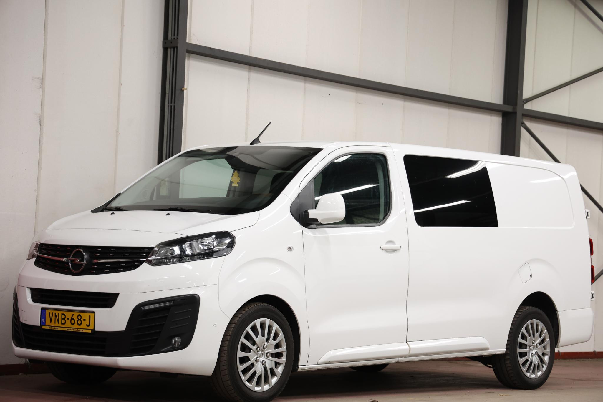 Opel Vivaro 2.0 CDTI L3H1 DC Innovation 2021 - voorkant