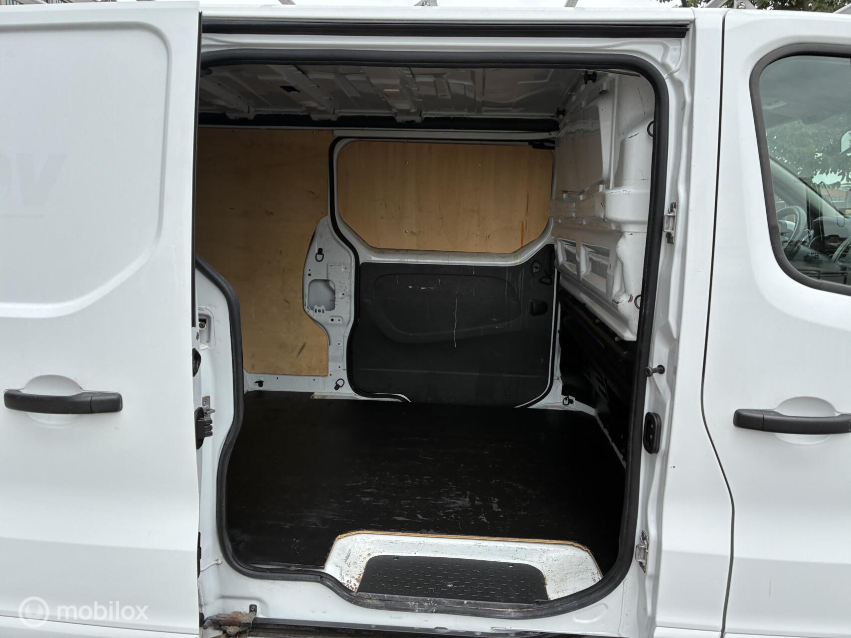 Foto van Opel Vivaro-b