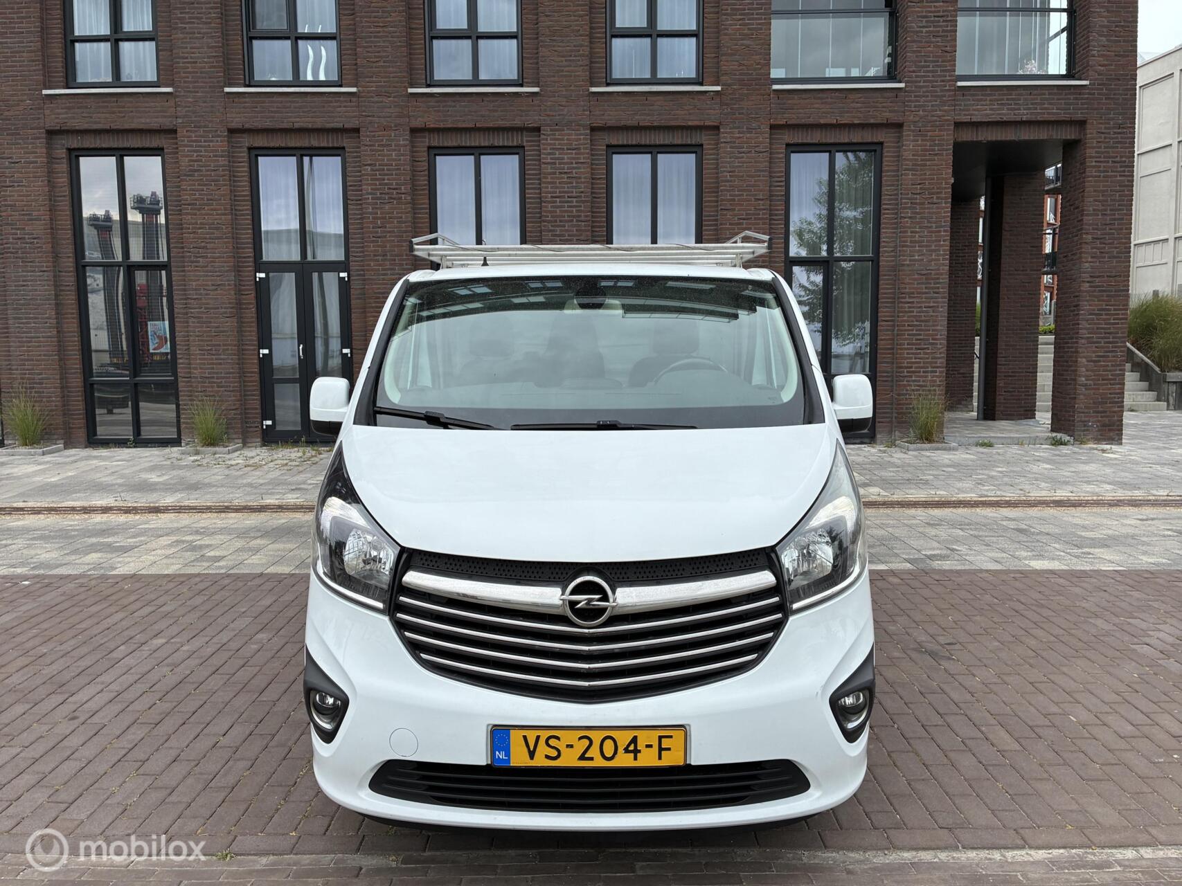Foto van Opel Vivaro-b