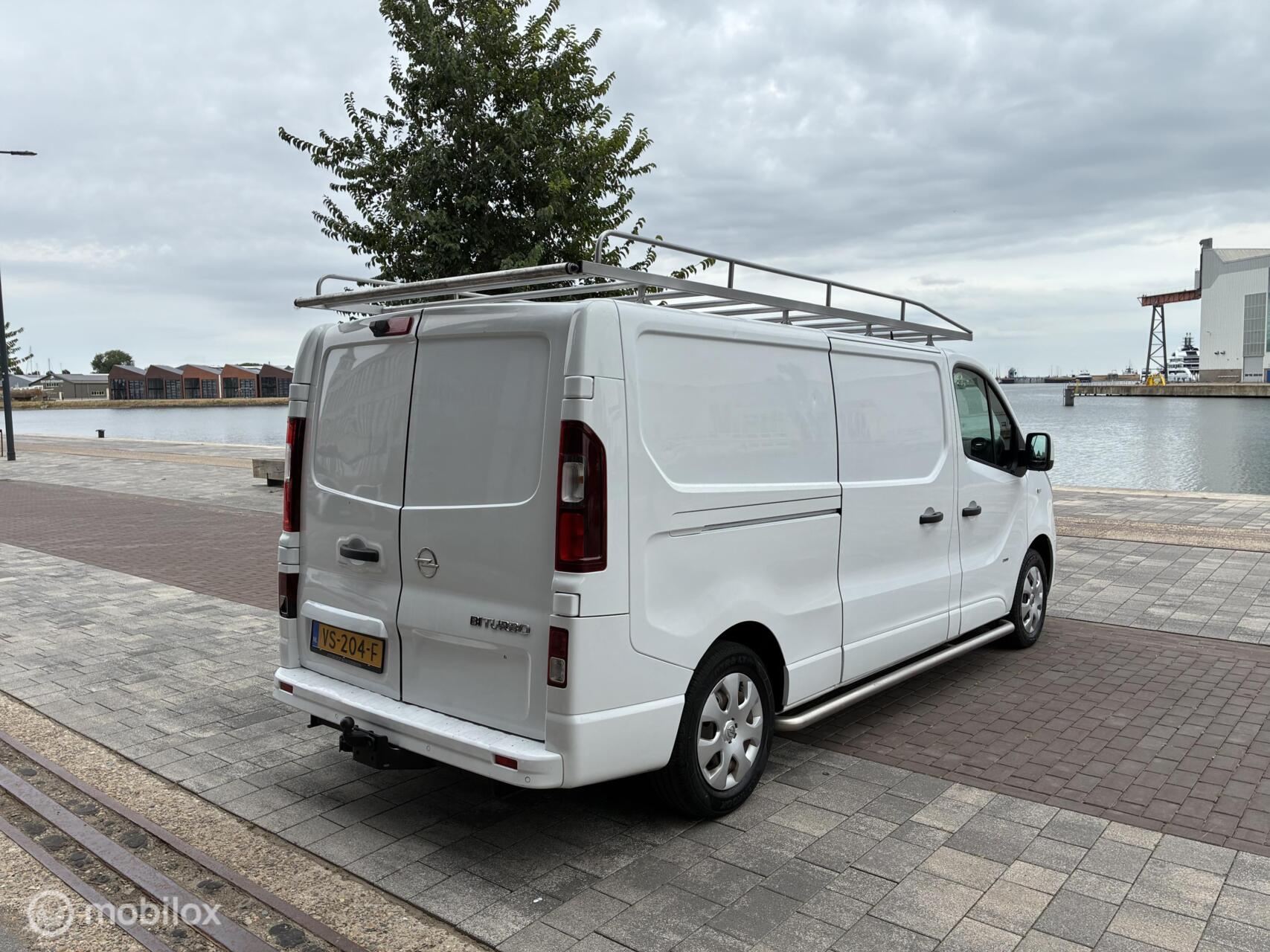 Foto van Opel Vivaro-b
