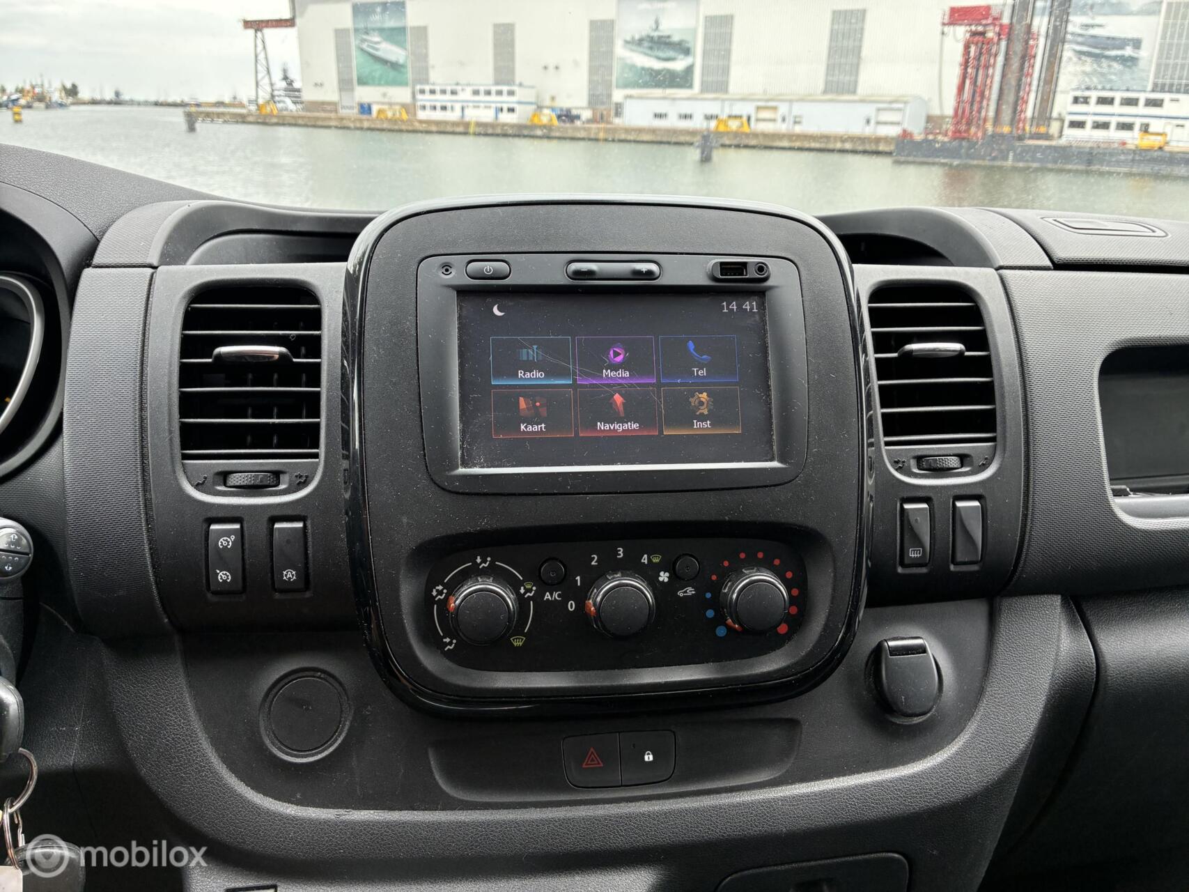 Foto van Opel Vivaro-b