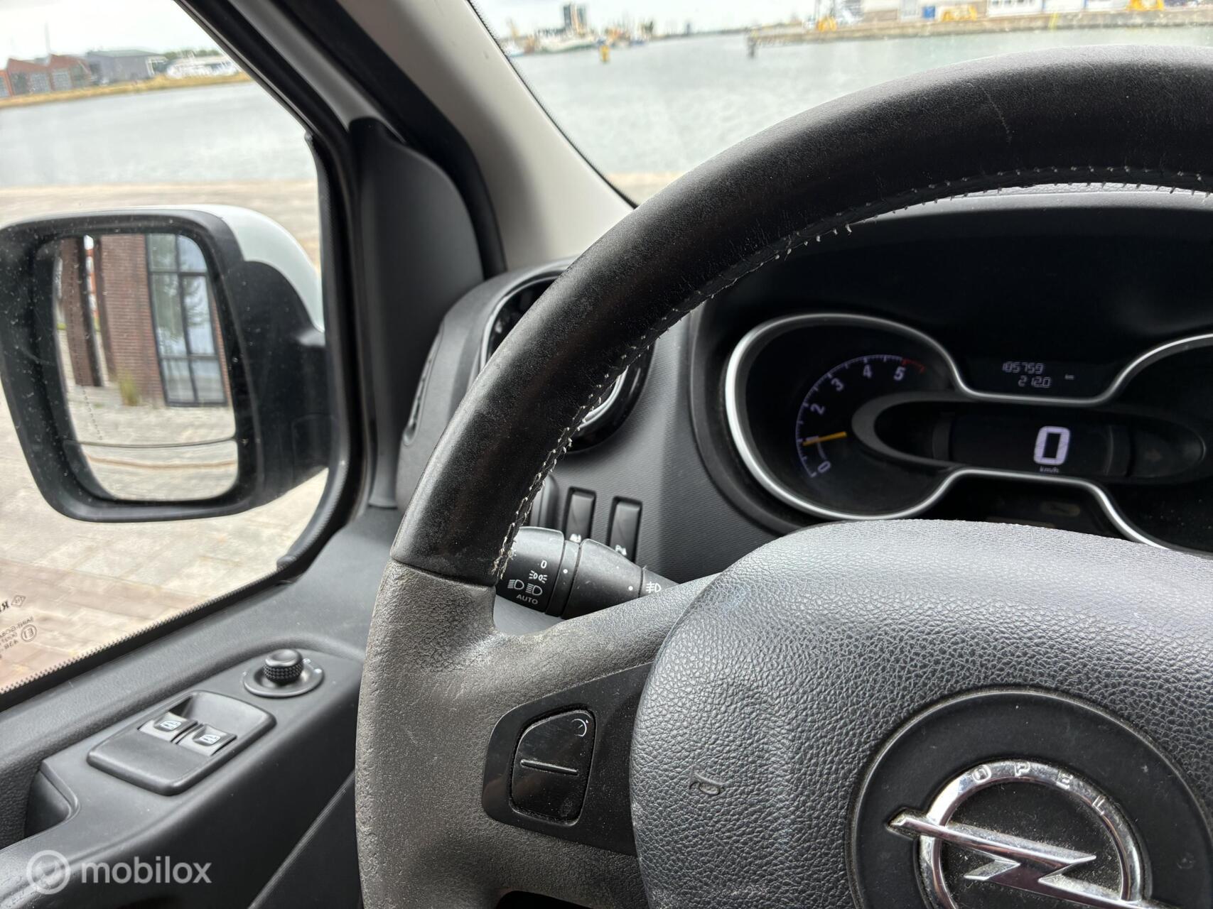 Foto van Opel Vivaro-b