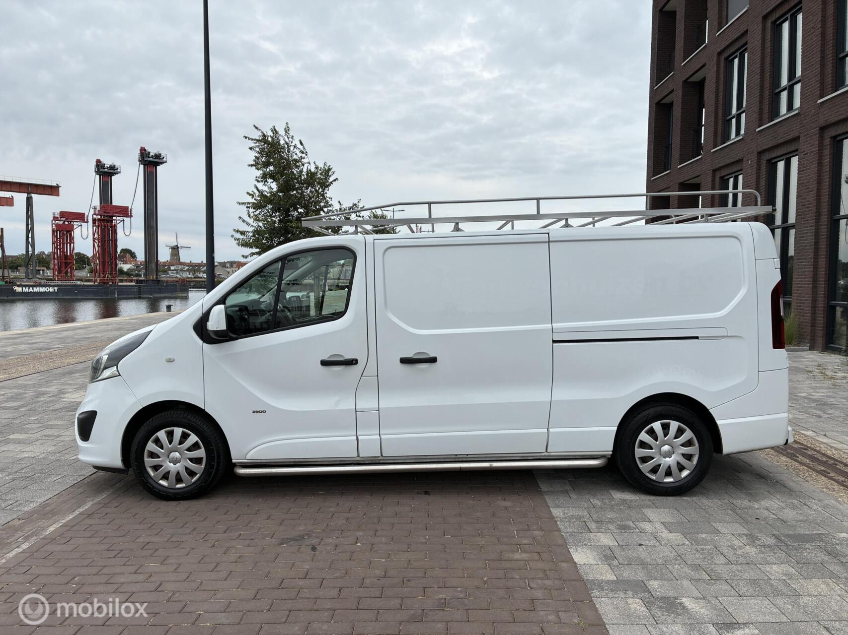 Foto van Opel Vivaro-b