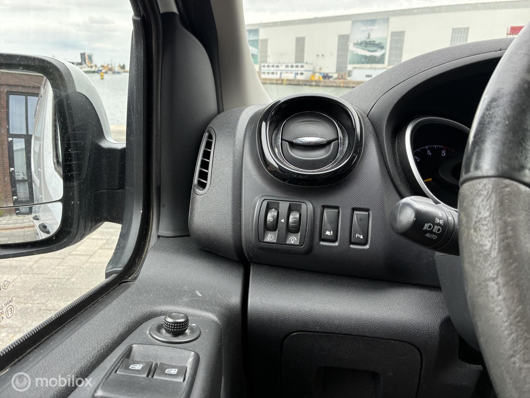 Foto van Opel Vivaro-b
