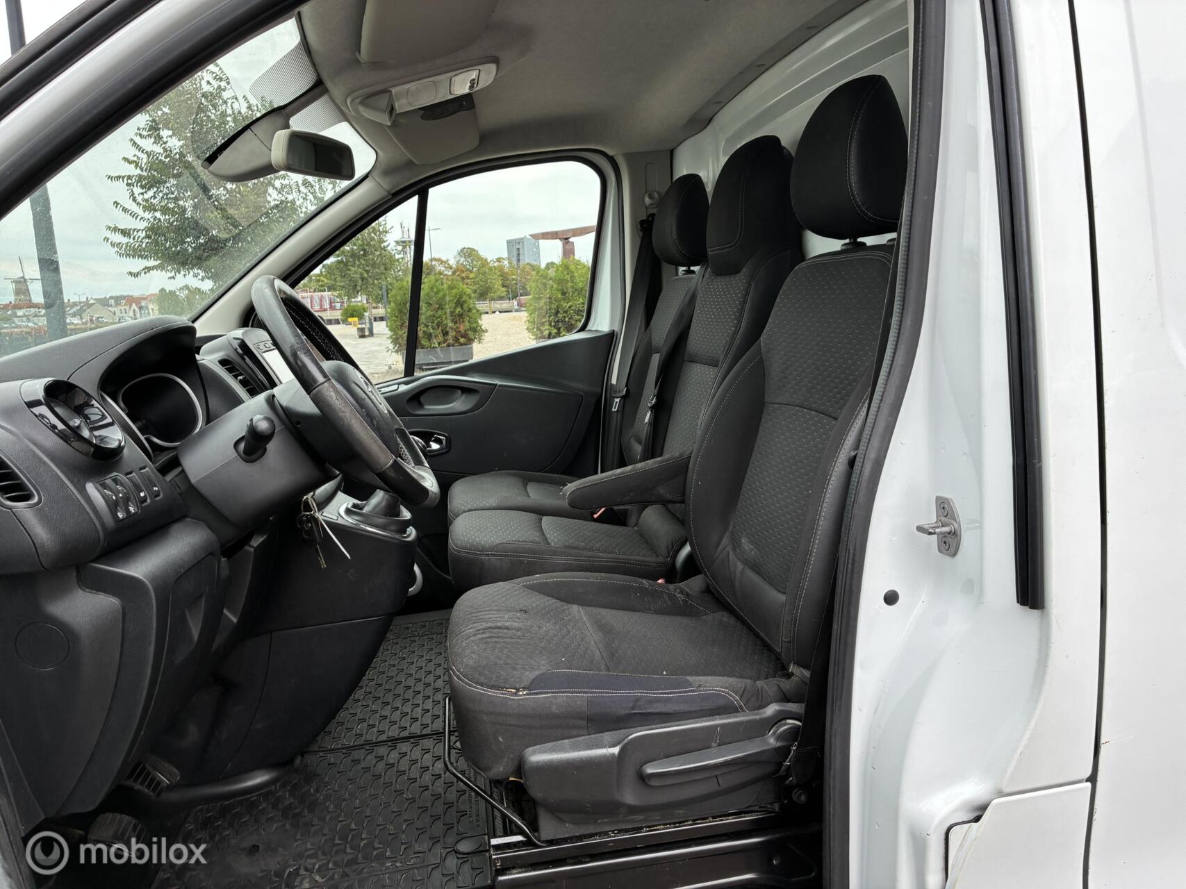 Foto van Opel Vivaro-b