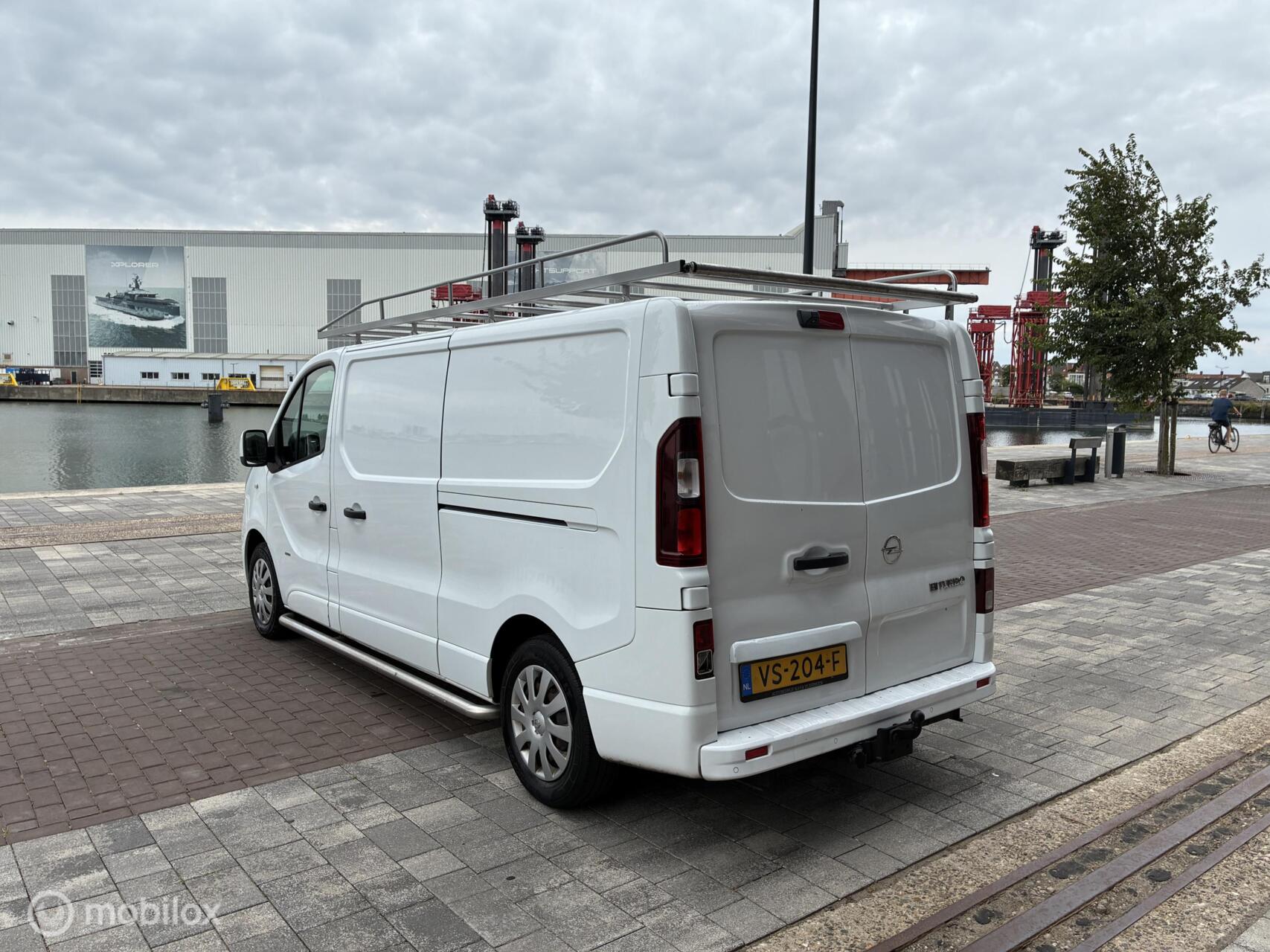 Foto van Opel Vivaro-b