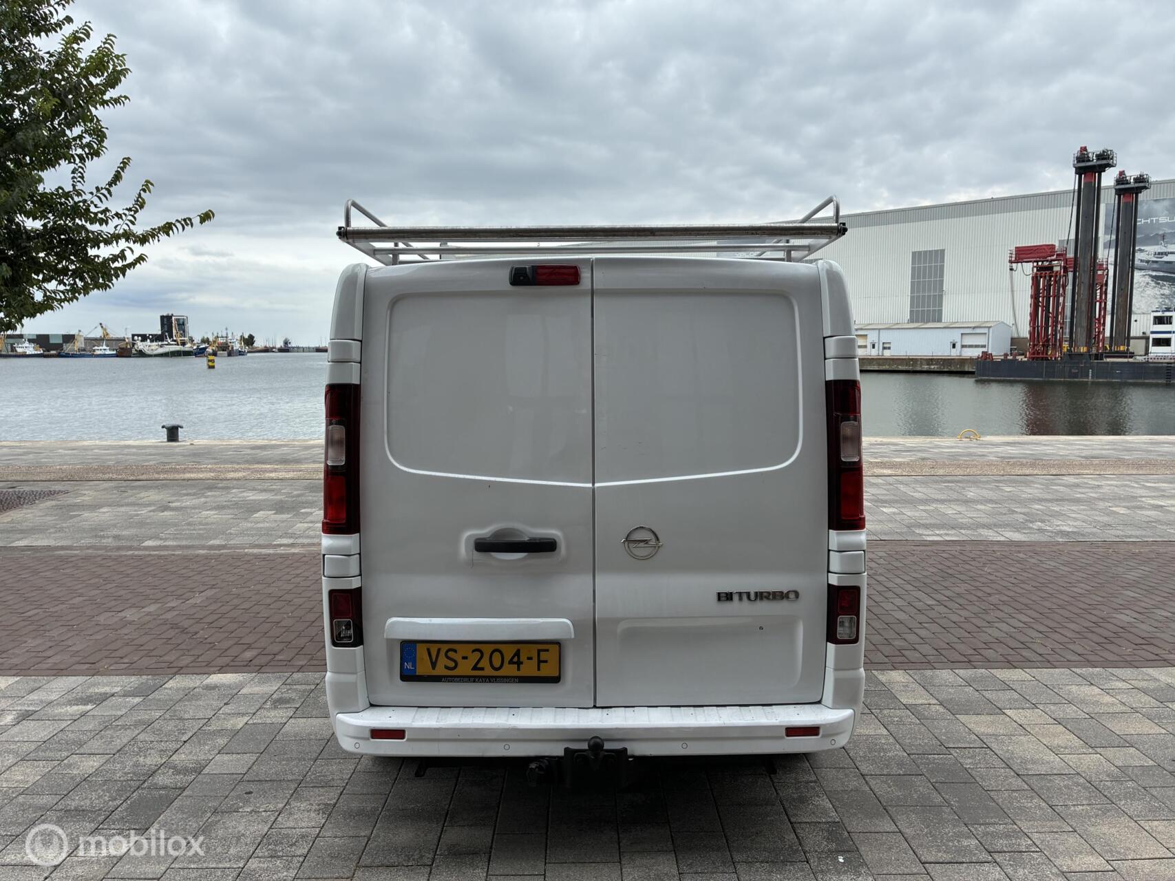 Foto van Opel Vivaro-b