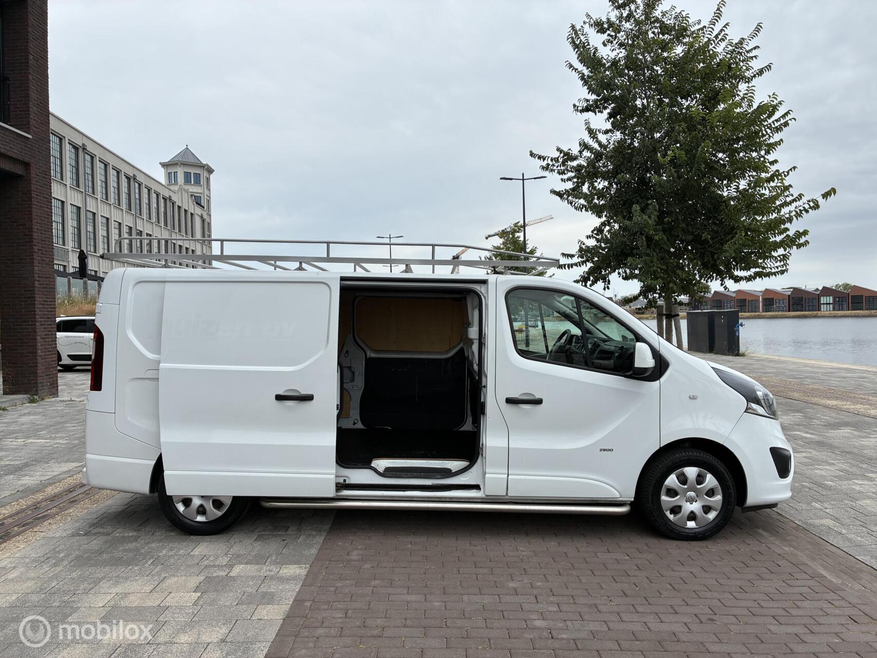 Foto van Opel Vivaro-b