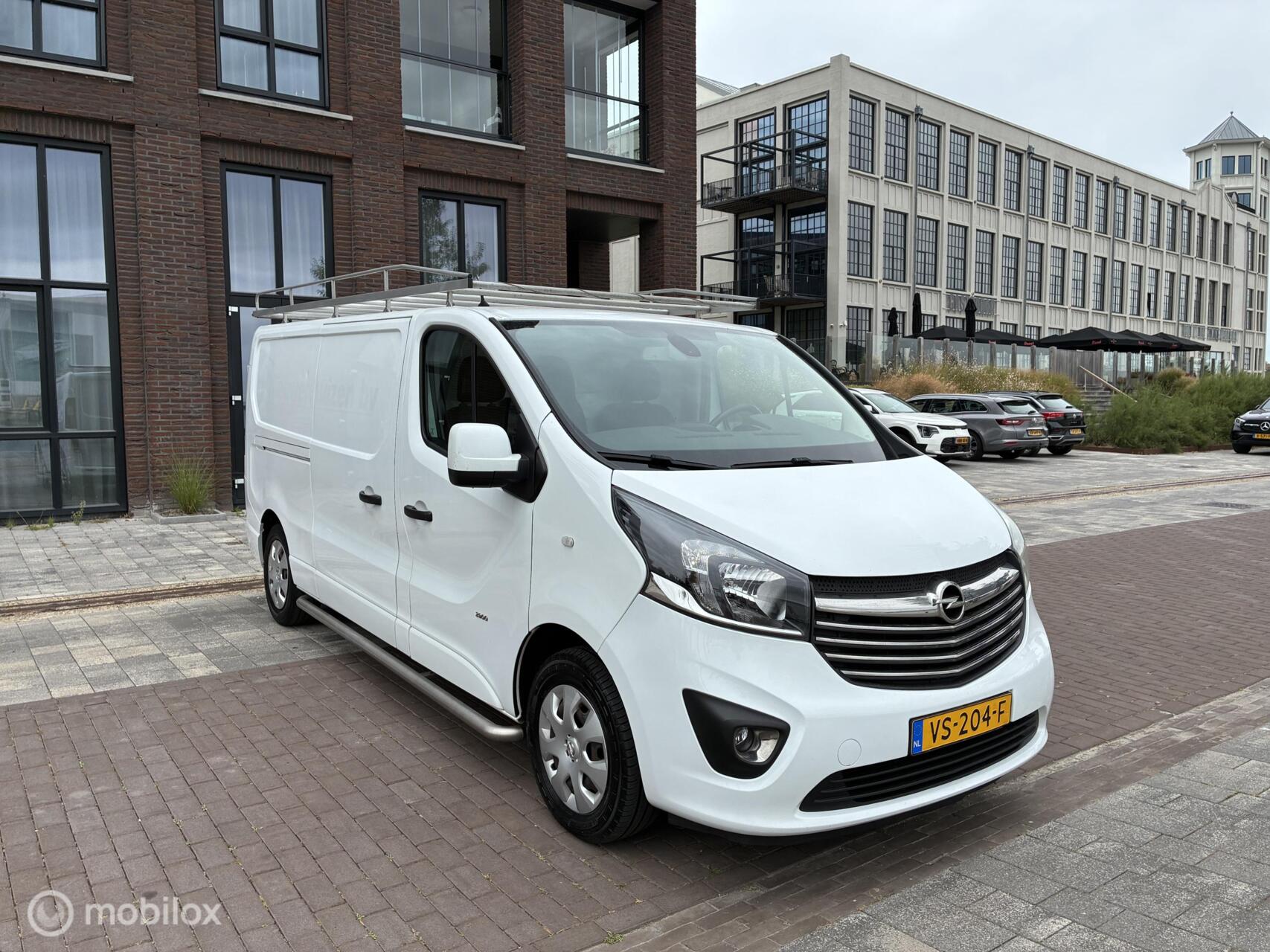 Foto van Opel Vivaro-b