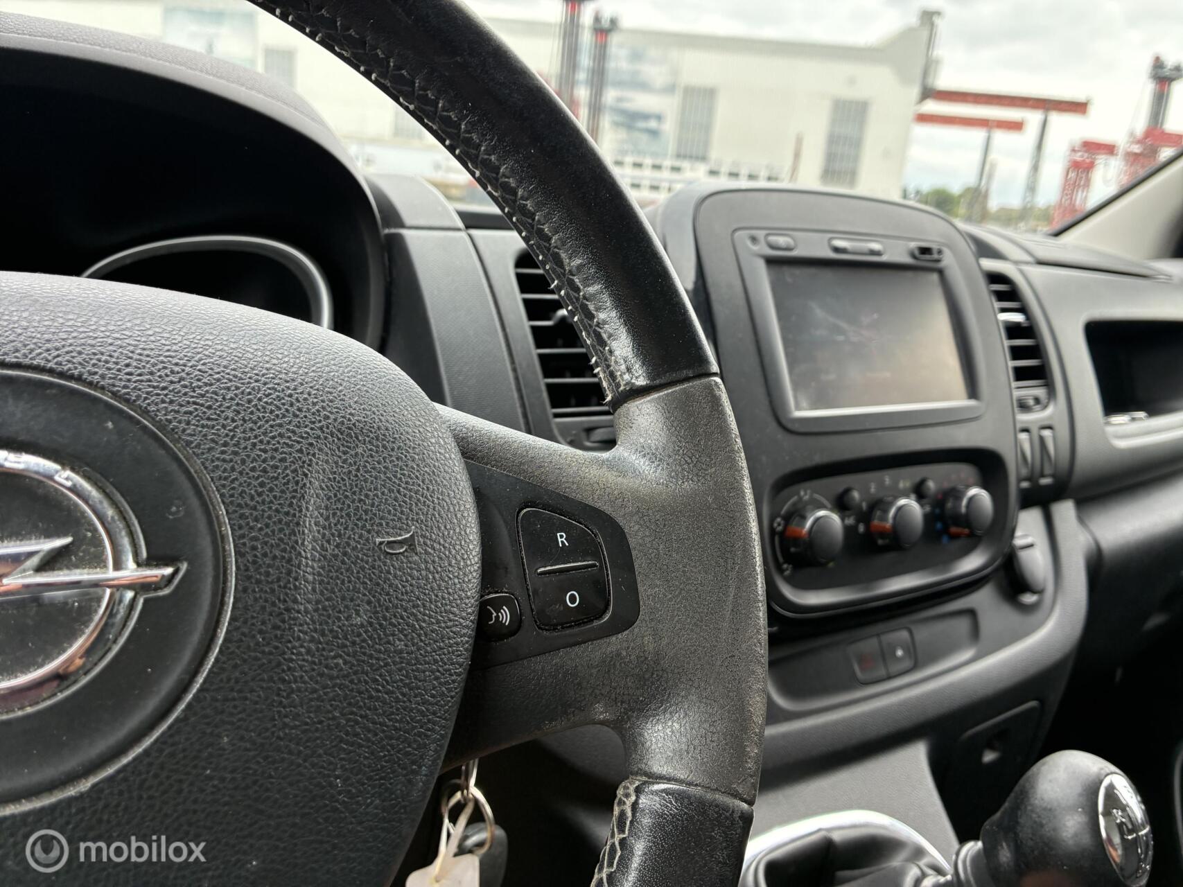 Foto van Opel Vivaro-b