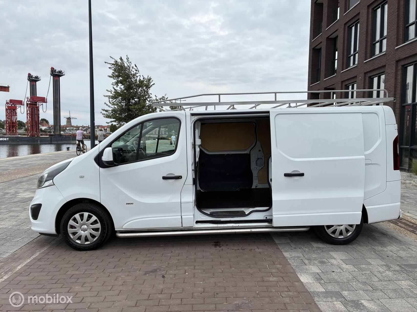 Foto van Opel Vivaro-b