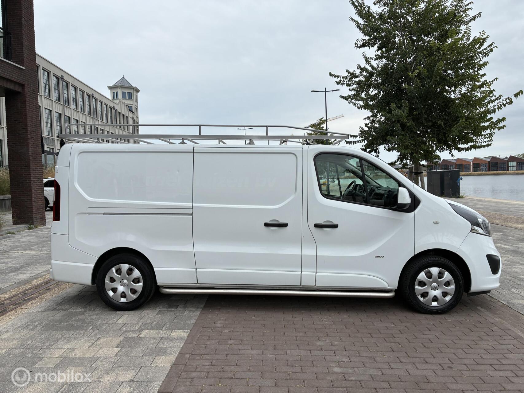 Foto van Opel Vivaro-b