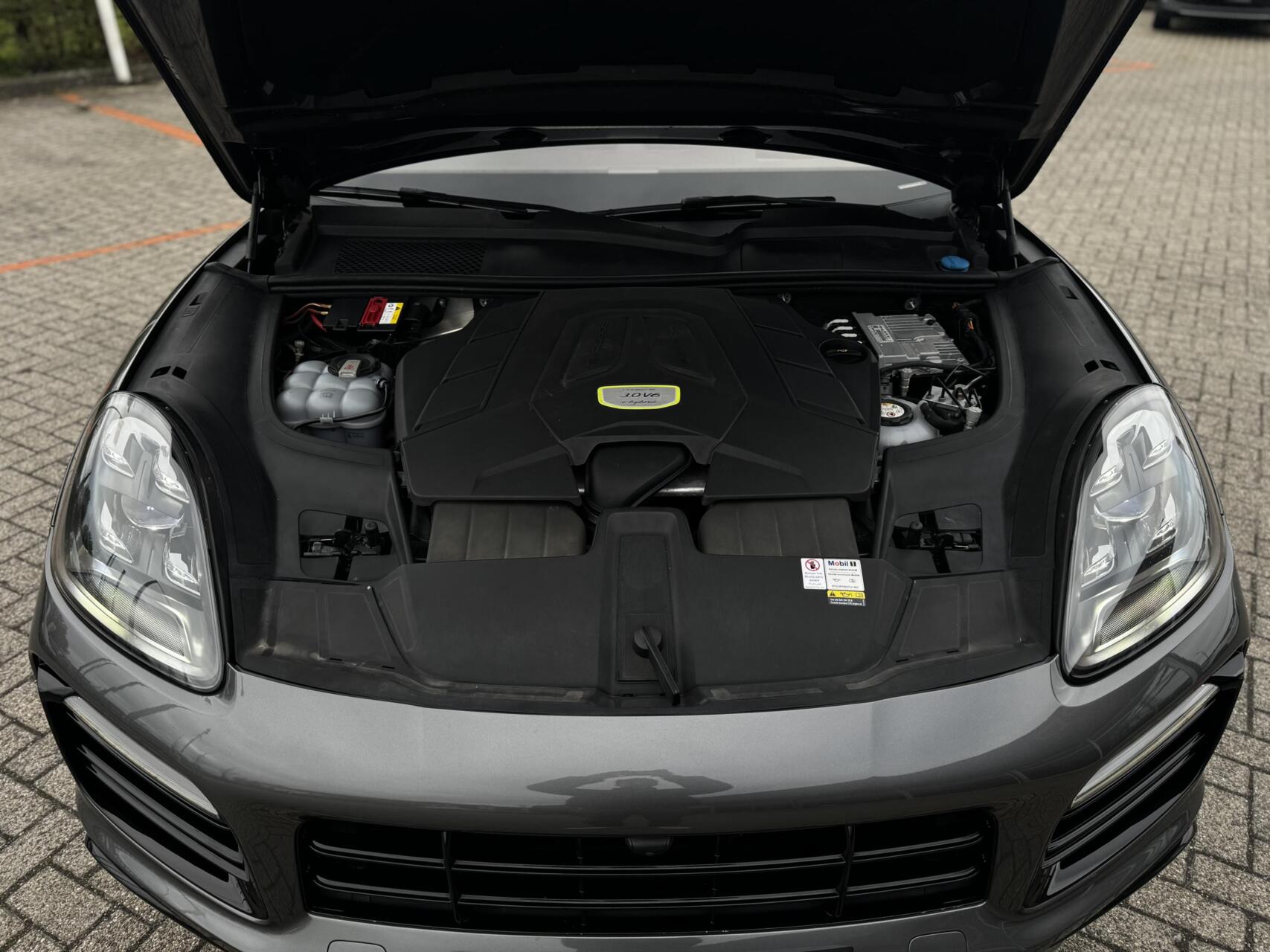 Foto van Porsche Cayenne E-hybrid