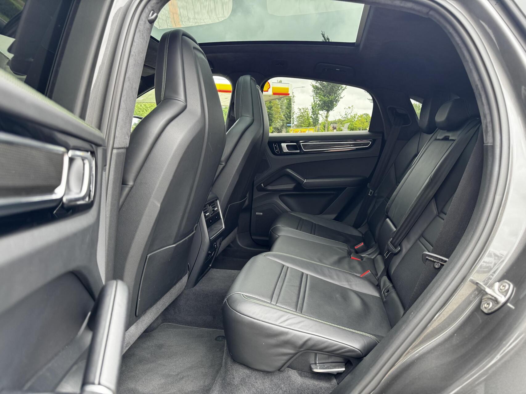 Foto van Porsche Cayenne E-hybrid