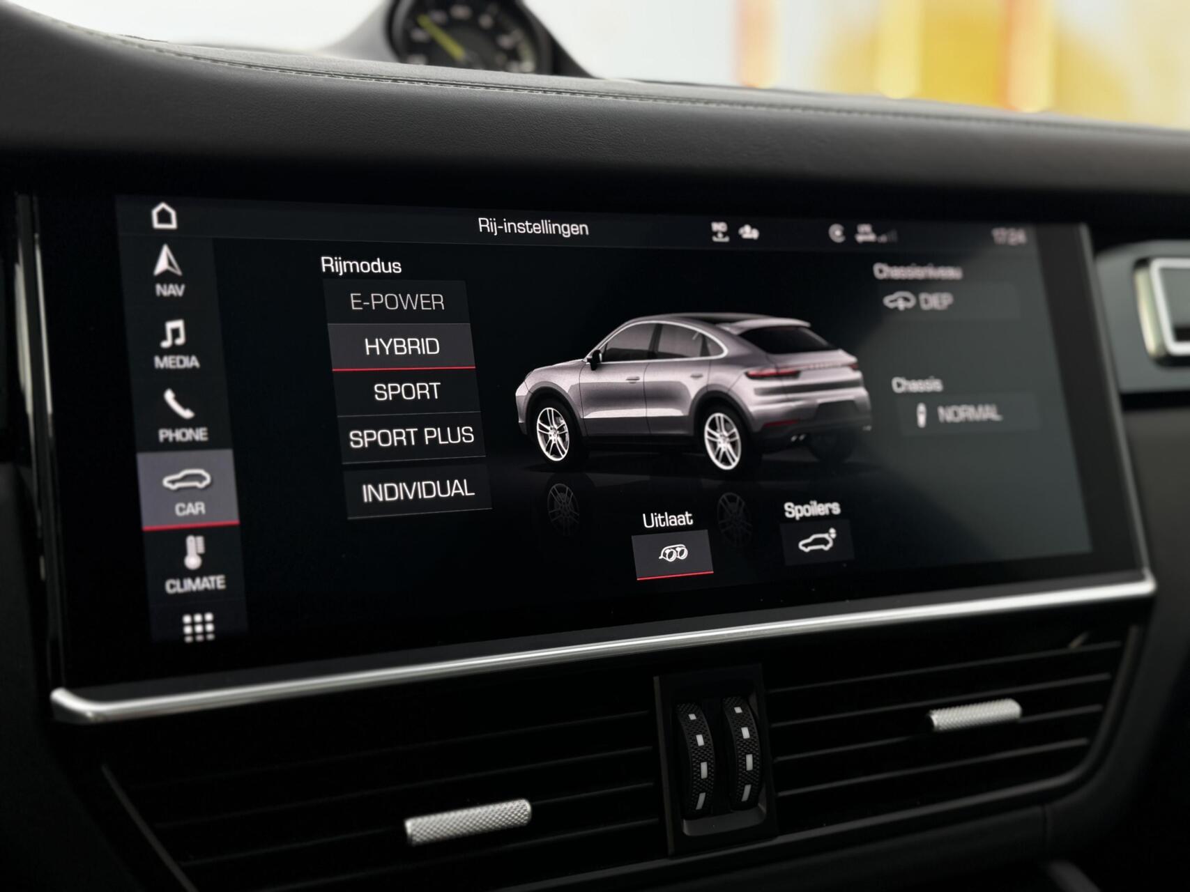 Foto van Porsche Cayenne E-hybrid
