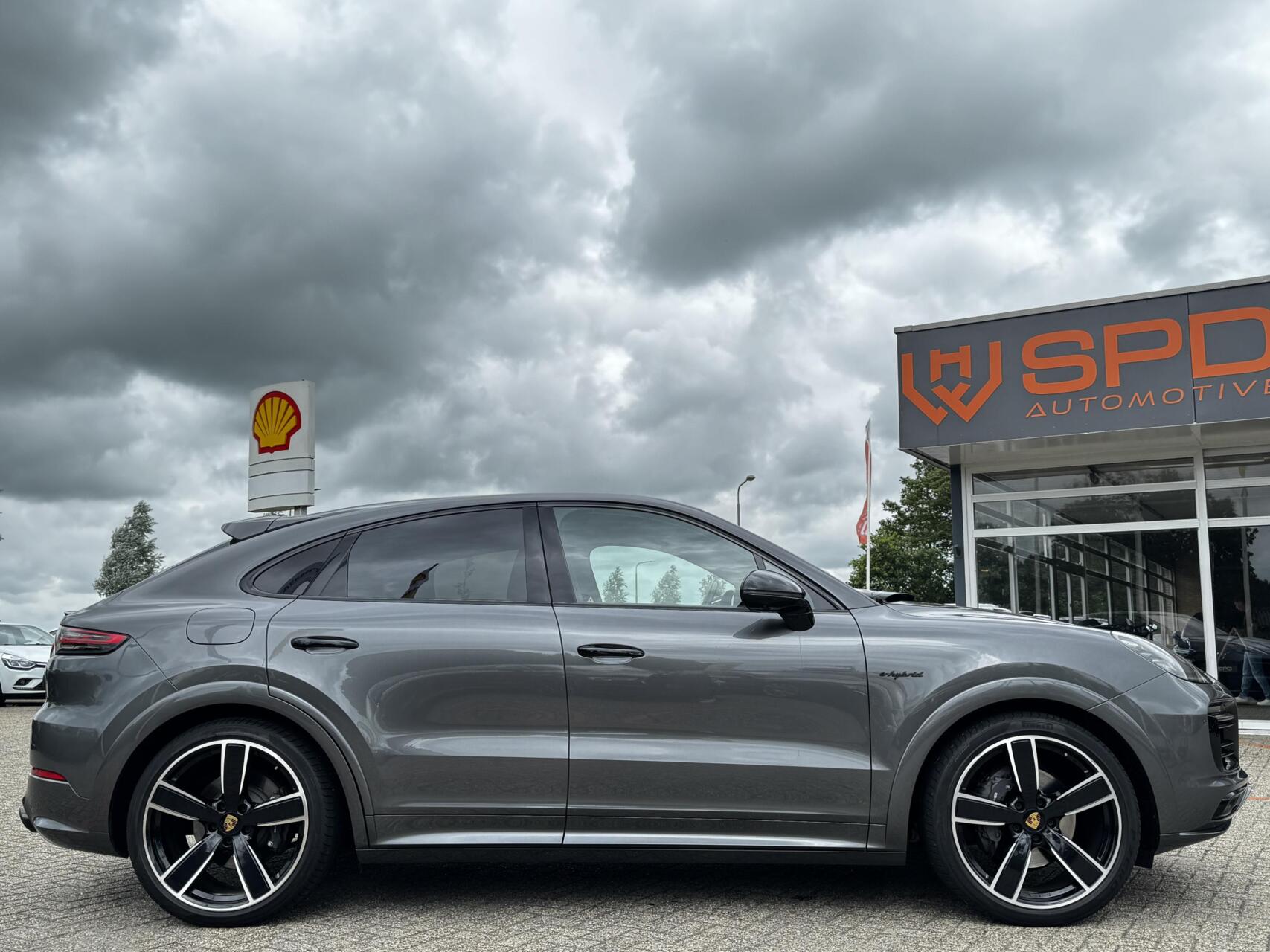 Foto van Porsche Cayenne E-hybrid