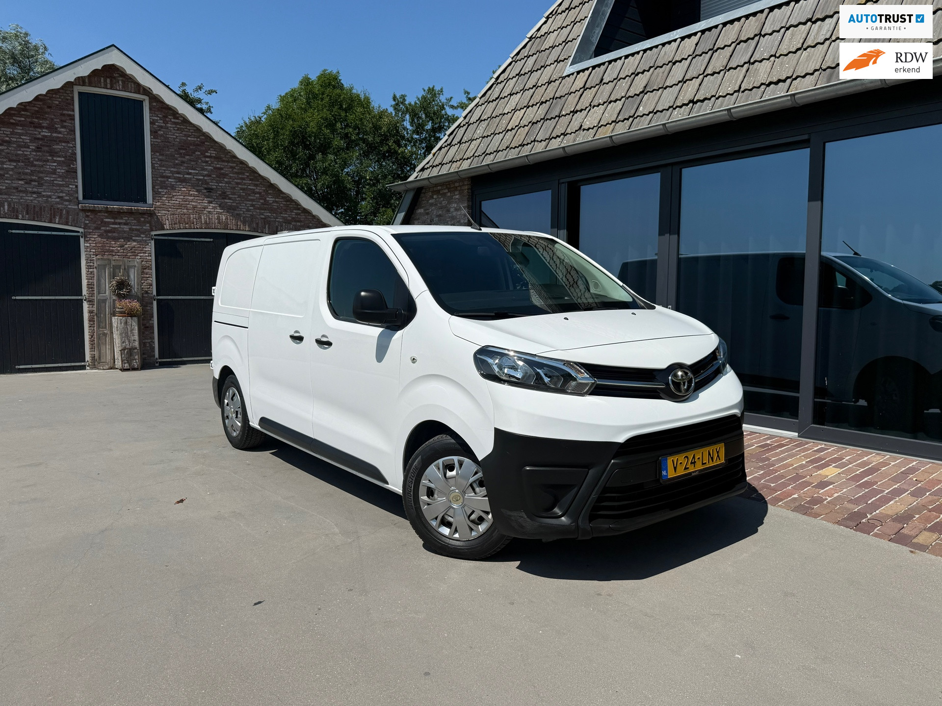 Toyota Proace 1.5 120PK Nieuwe APK Trekhaak 2020 - voorkant