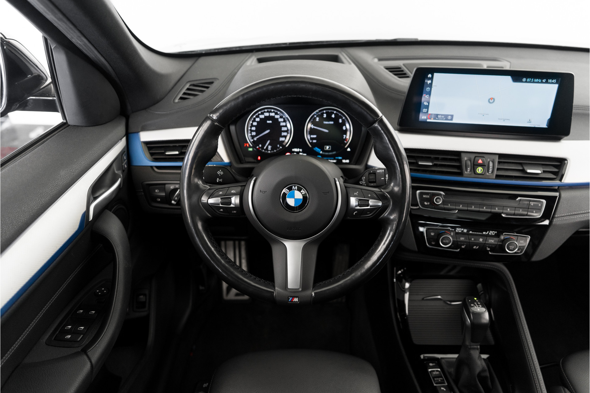 Foto van BMW X1 Xdrive25e