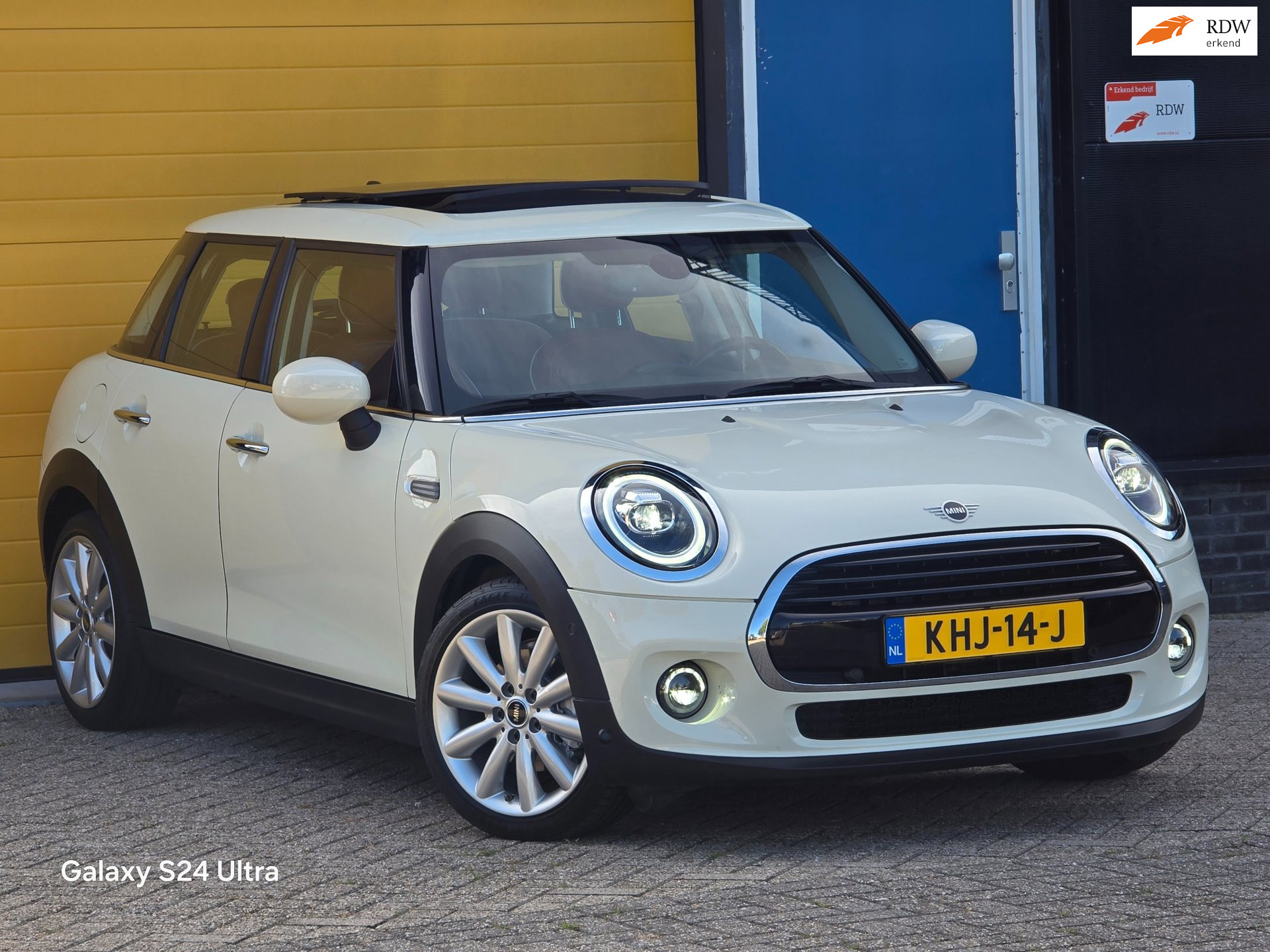 Mini Cooper 1.5 Cooper 60 Years Edition / Aut / 5 Deurs / Open Pano / Cognac Leder / Navi / Camera / Led / Pdc / 17 Inch 2019 - voorkant