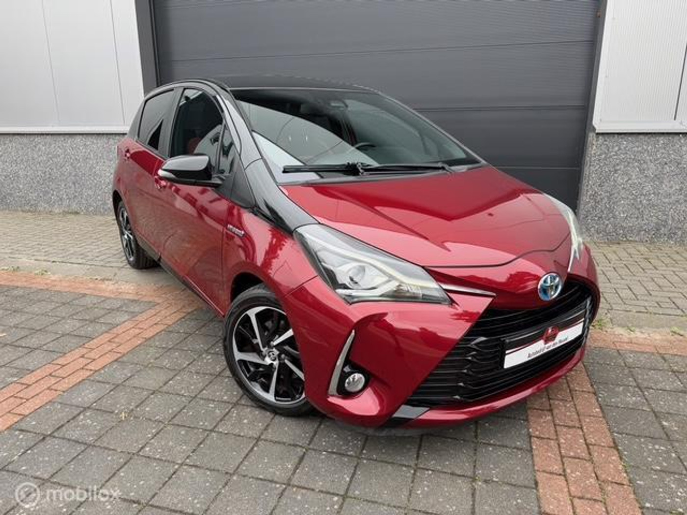 Toyota Yaris 1.5 Hybrid Bi-Tone Navigatie Keyless Garantie 2018 - voorkant