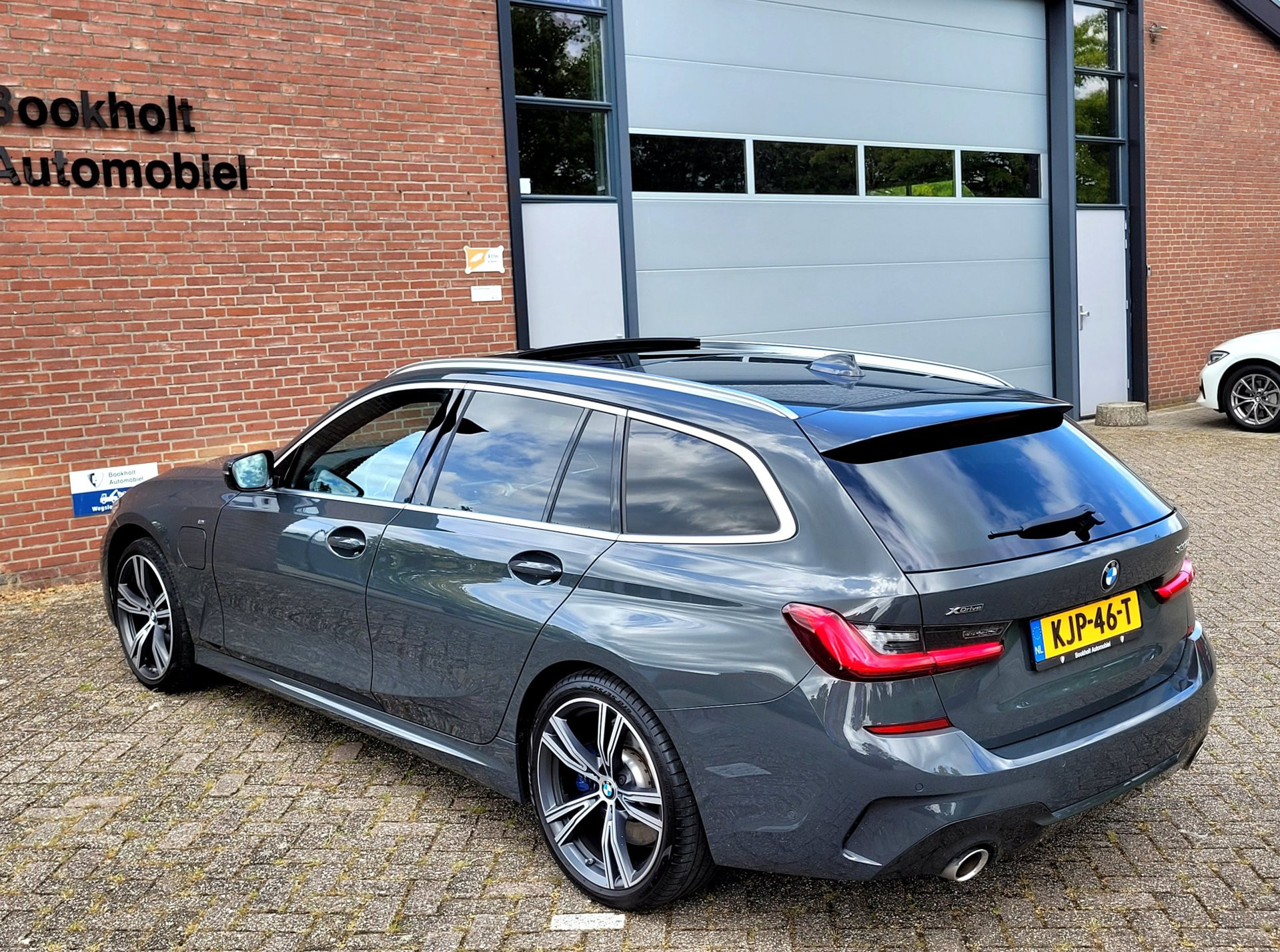 Foto van BMW 330e xDrive