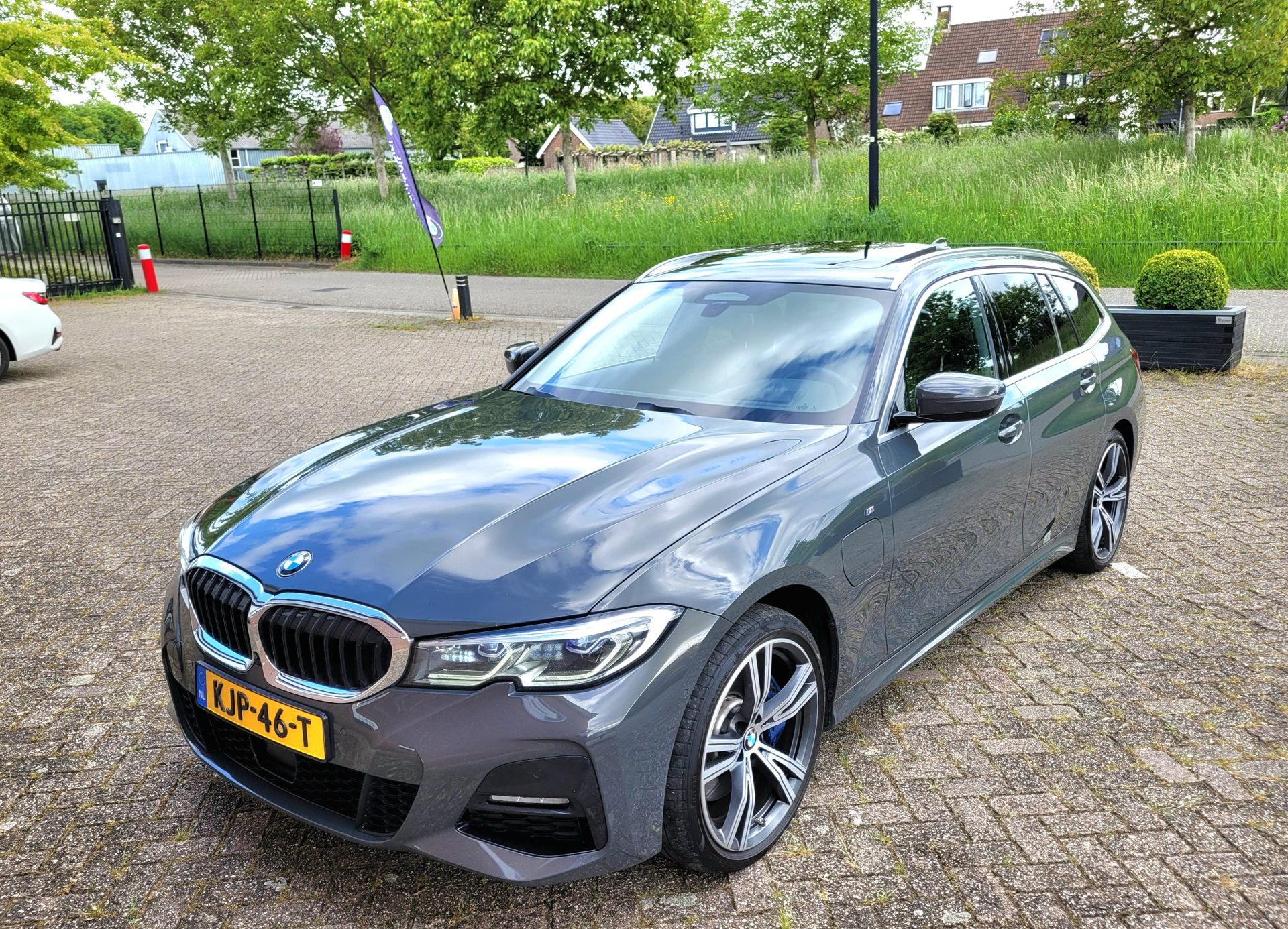 Foto van BMW 330e xDrive