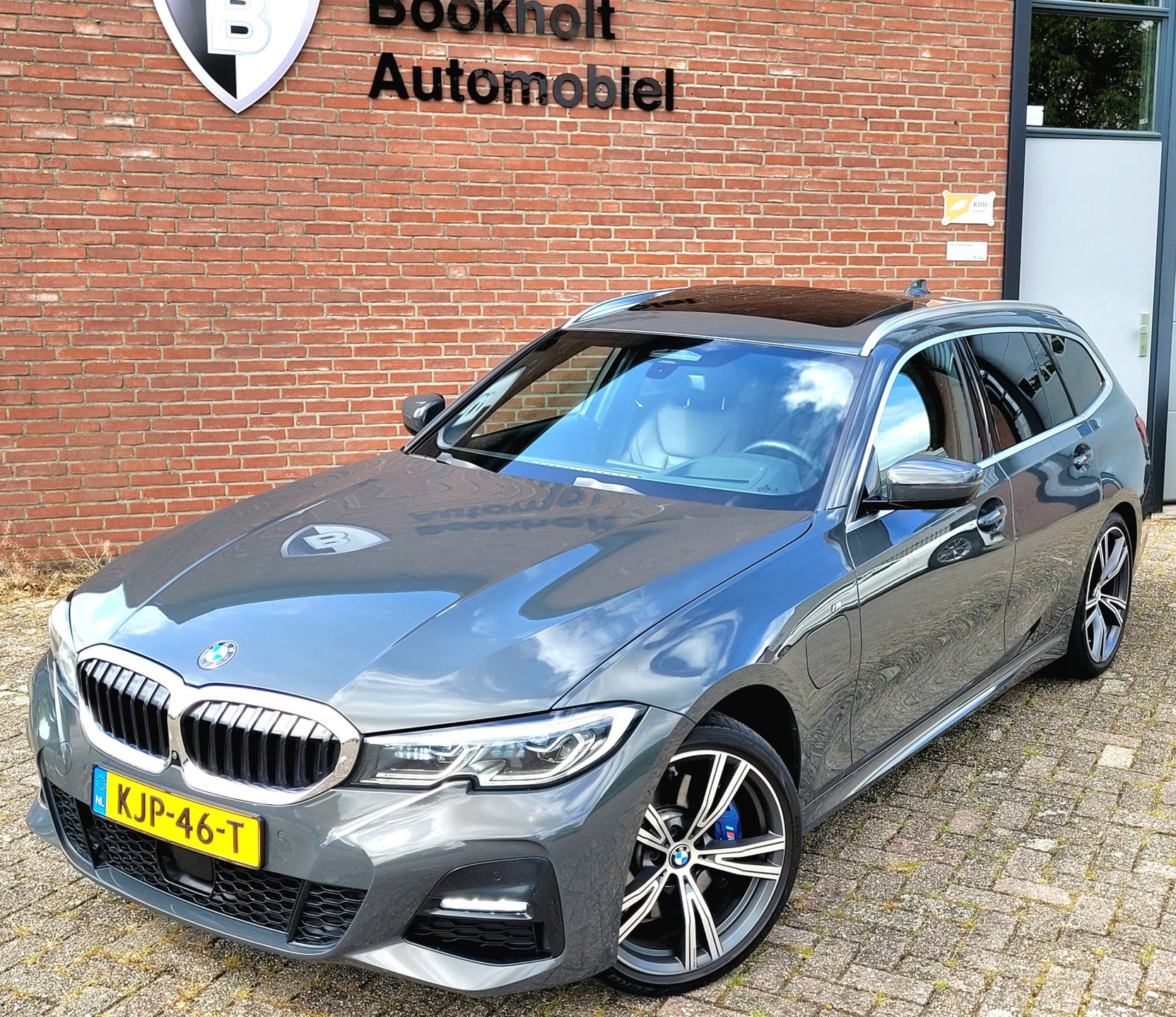 Foto van BMW 330e xDrive
