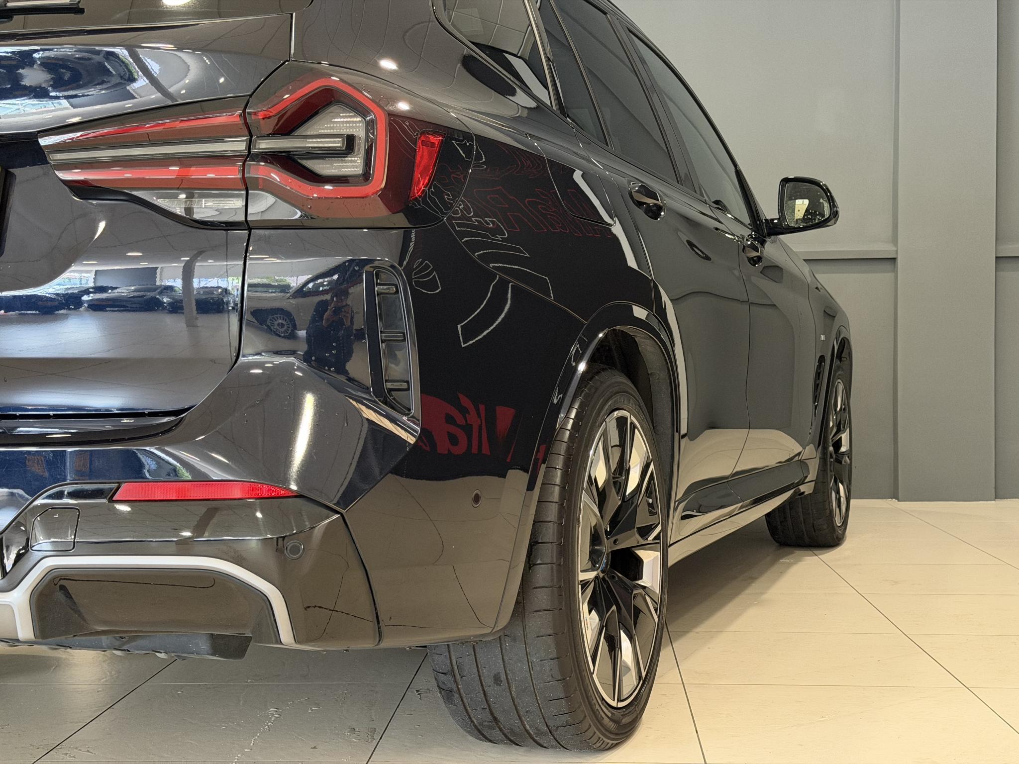 Foto van BMW Ix3