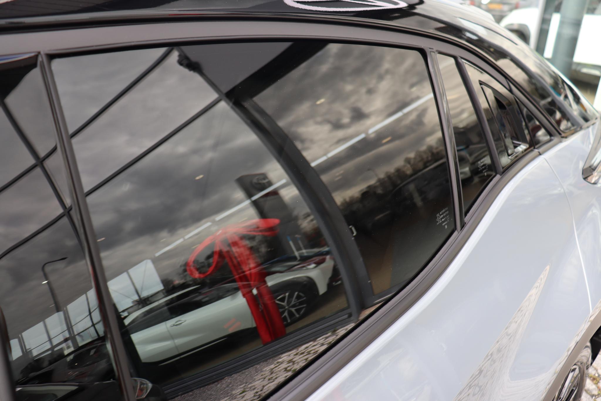 Foto van Toyota C-hr+