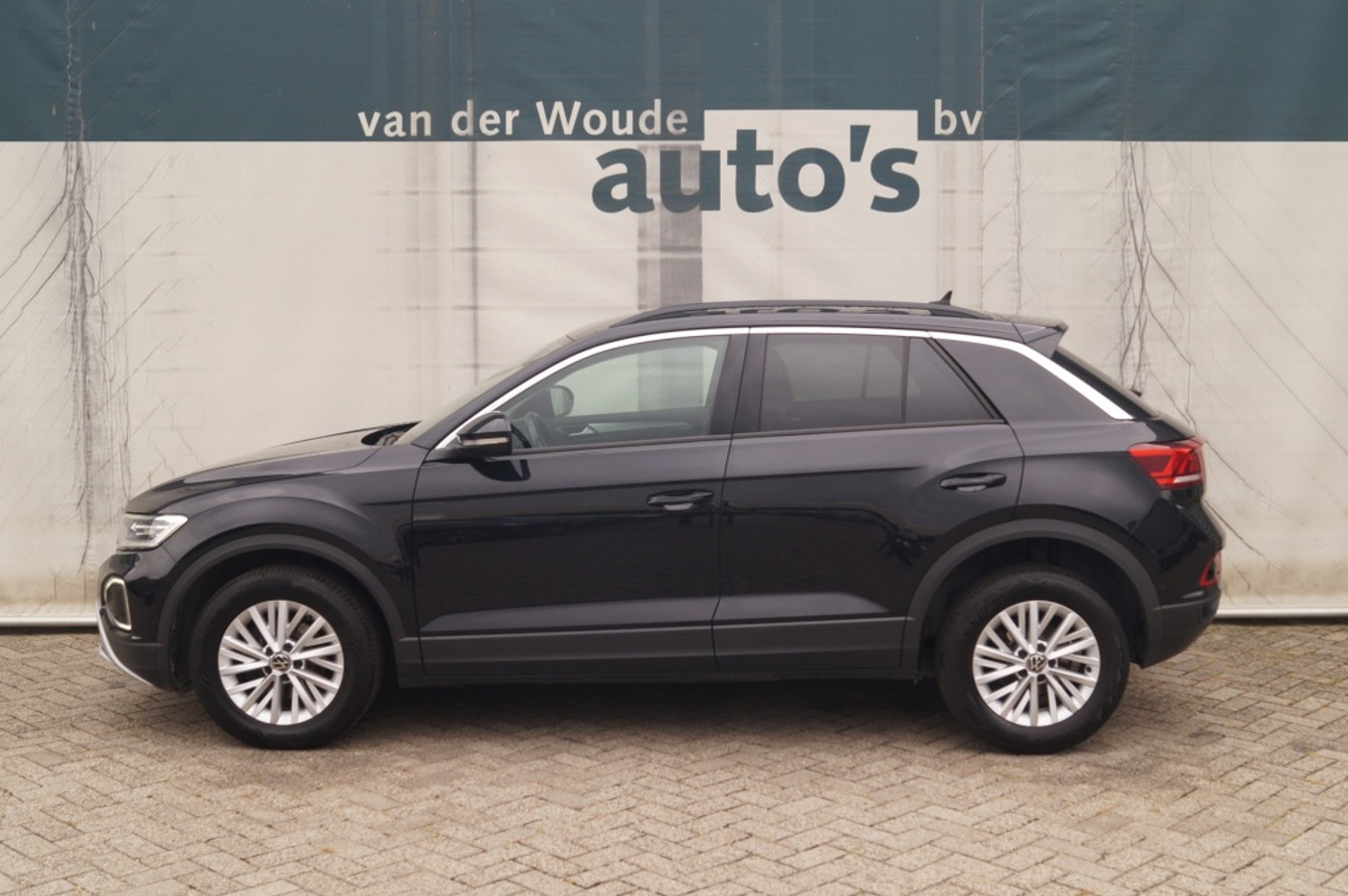 Volkswagen T-roc 1.5 TSI 150pk Life Business -NAVI-ECC-CAM-LED-DIGI- 2022 - voorkant
