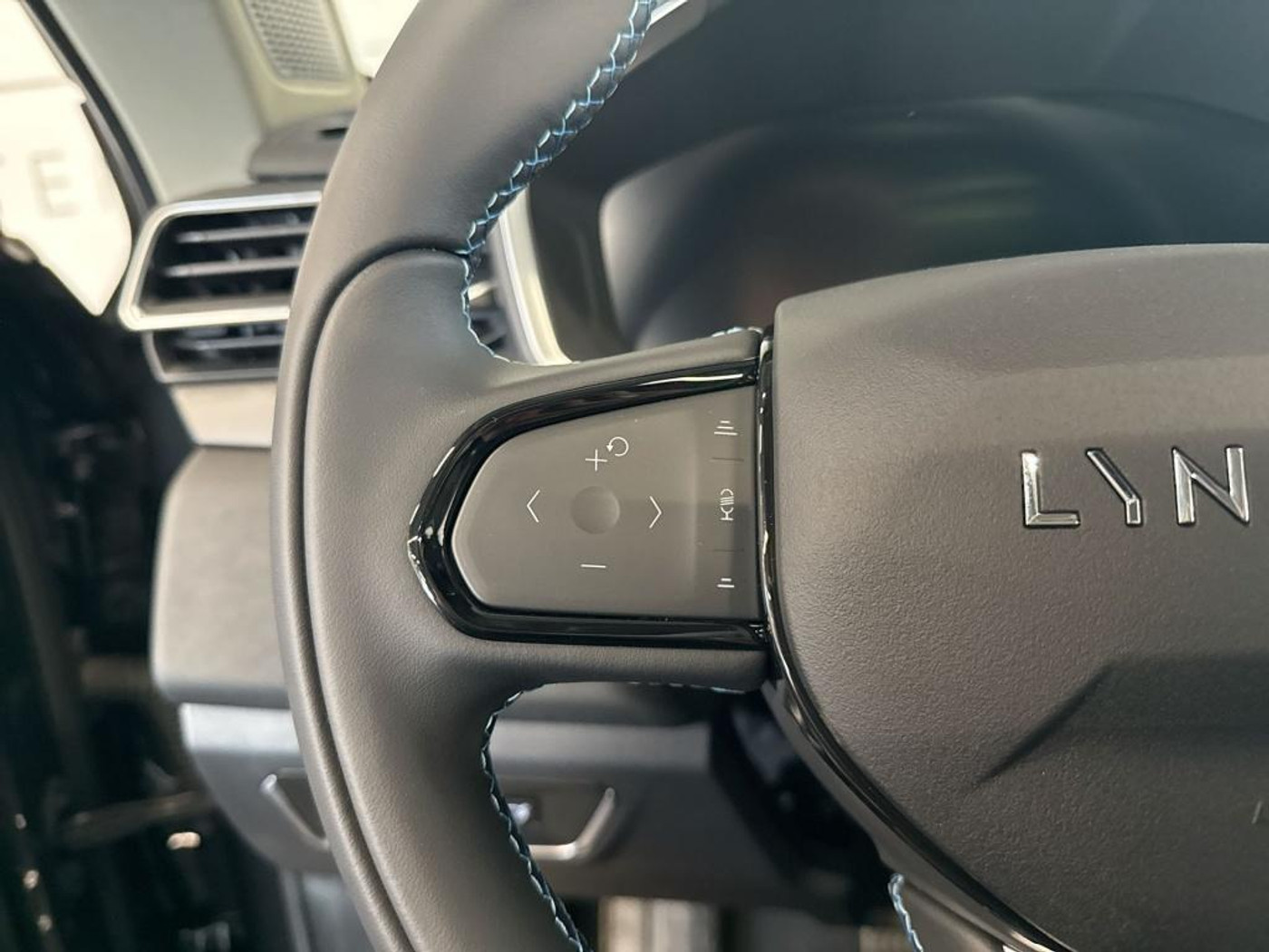 Foto van LYNK & Co 01