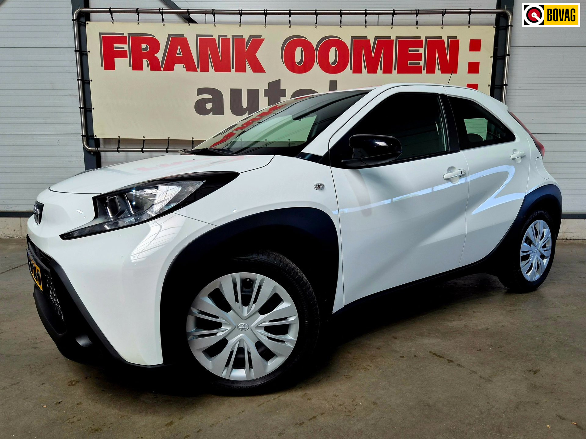 Toyota Toyota Aygo X 1.0 VVT-i 72PK S-CVT Play + Keyless|Stoelverw.|LED|Camera|Climate|Adaptive Cruise|Apple|Android 2024 - voorkant