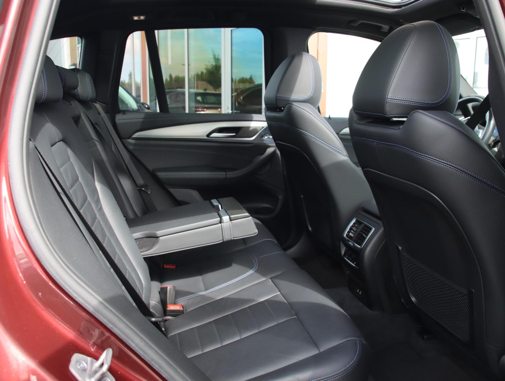 Foto van BMW Ix3