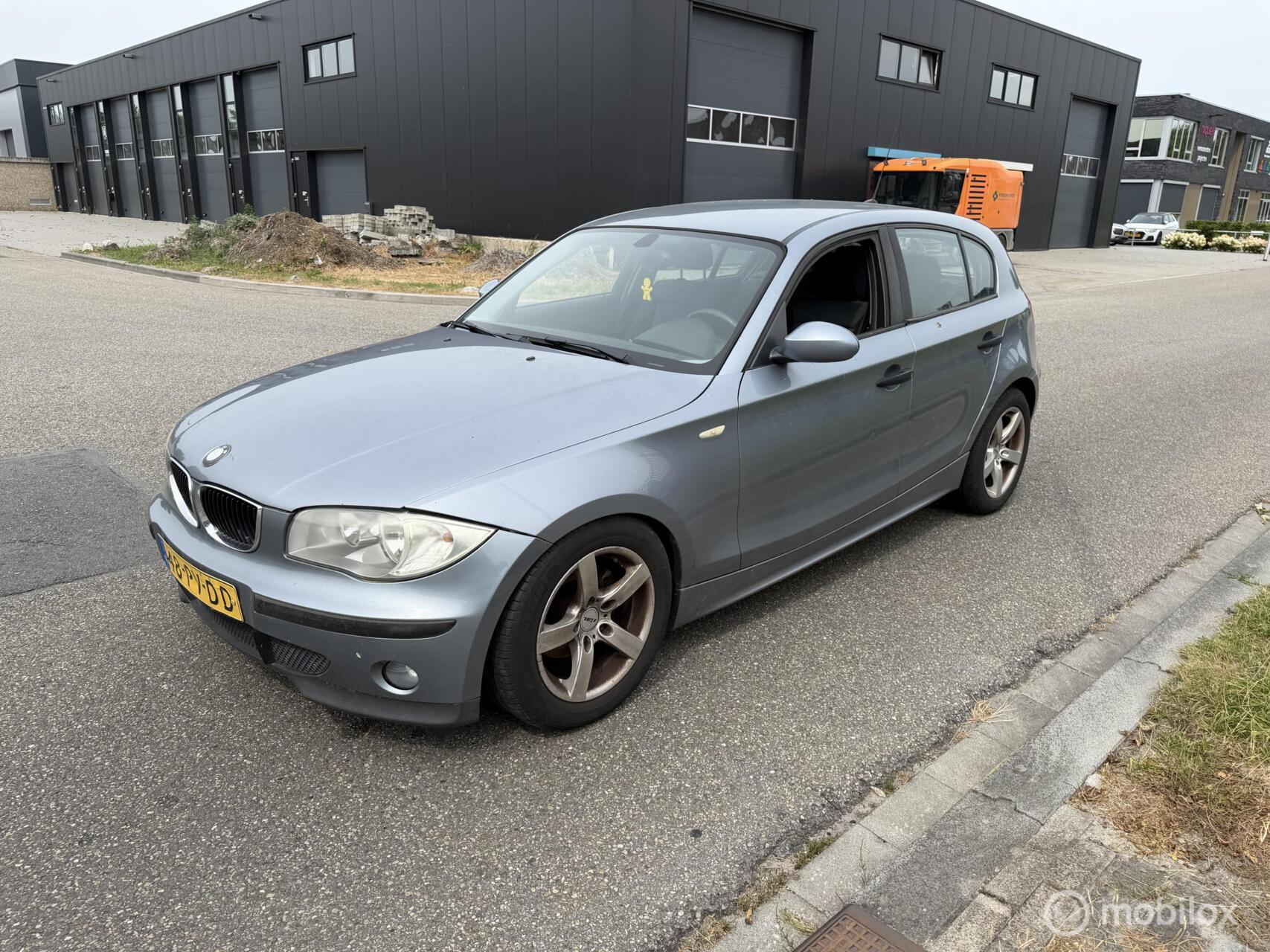 BMW 1er Reihe 116i 2004 - voorkant